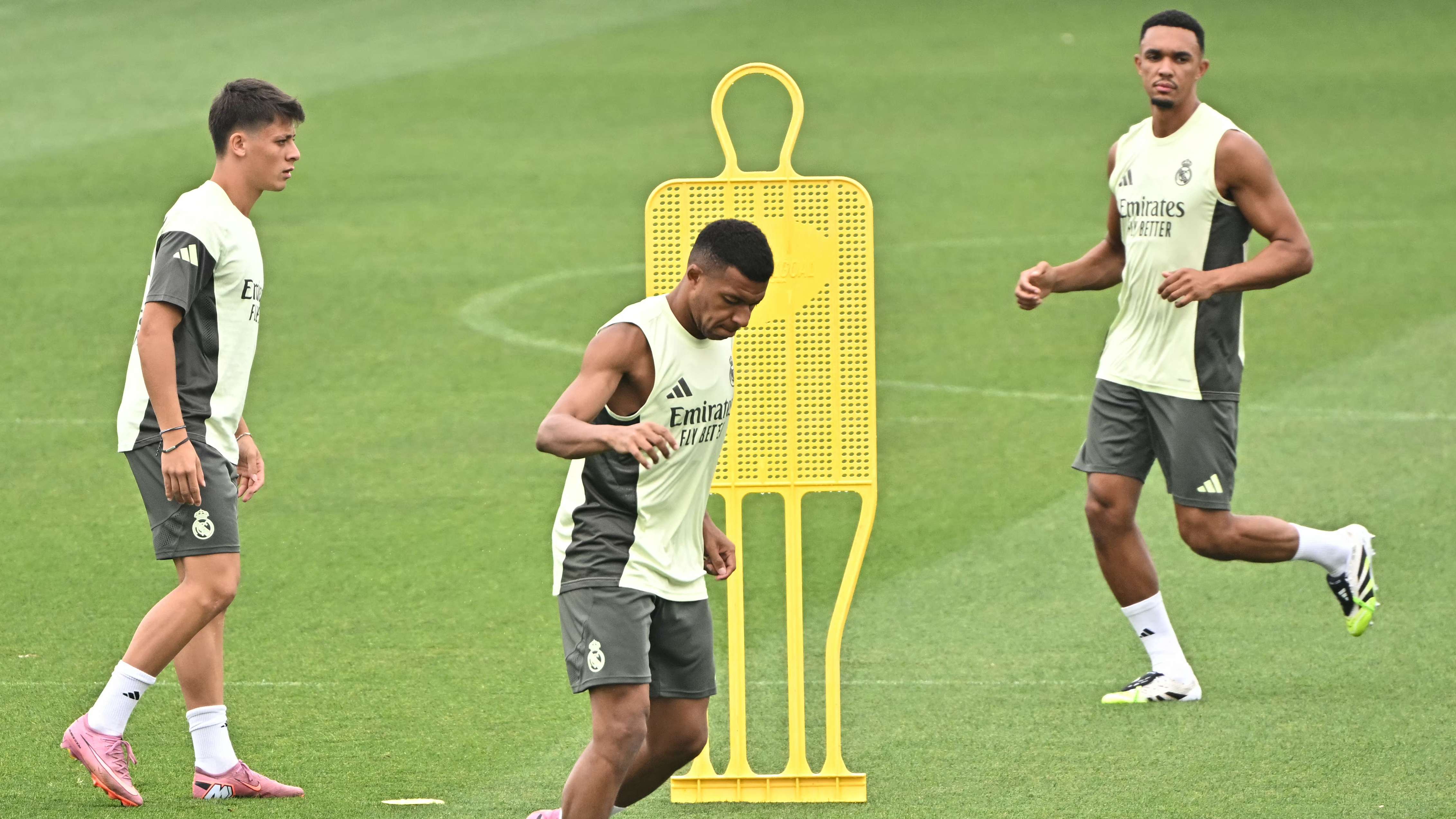 FBL-ESP-LIGA-REAL MADRID-TRAINING