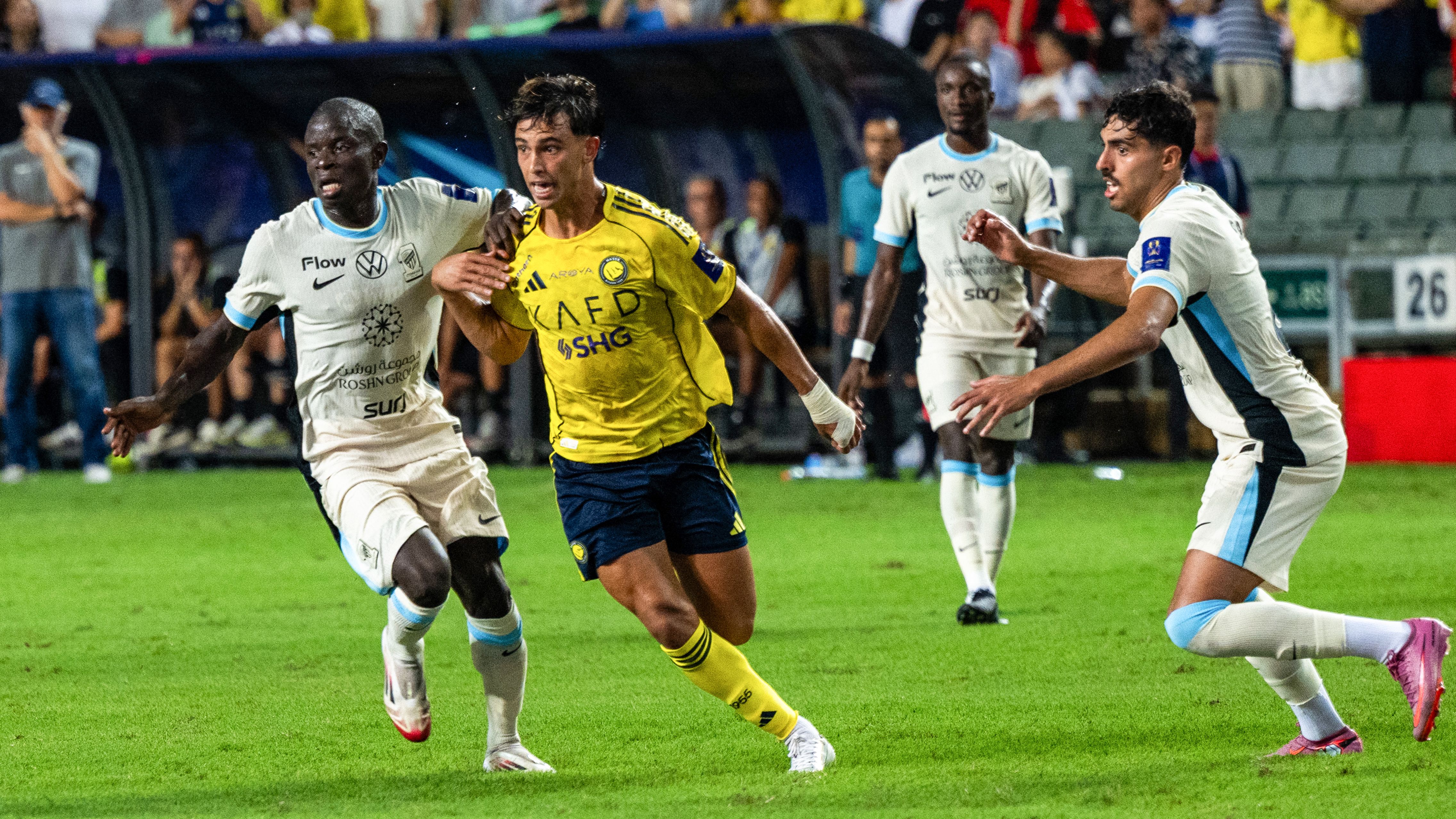 الاتحاد يتراجع عن صفقة نجم النصر.. وينافسه على لاعب المنتخب السعودي