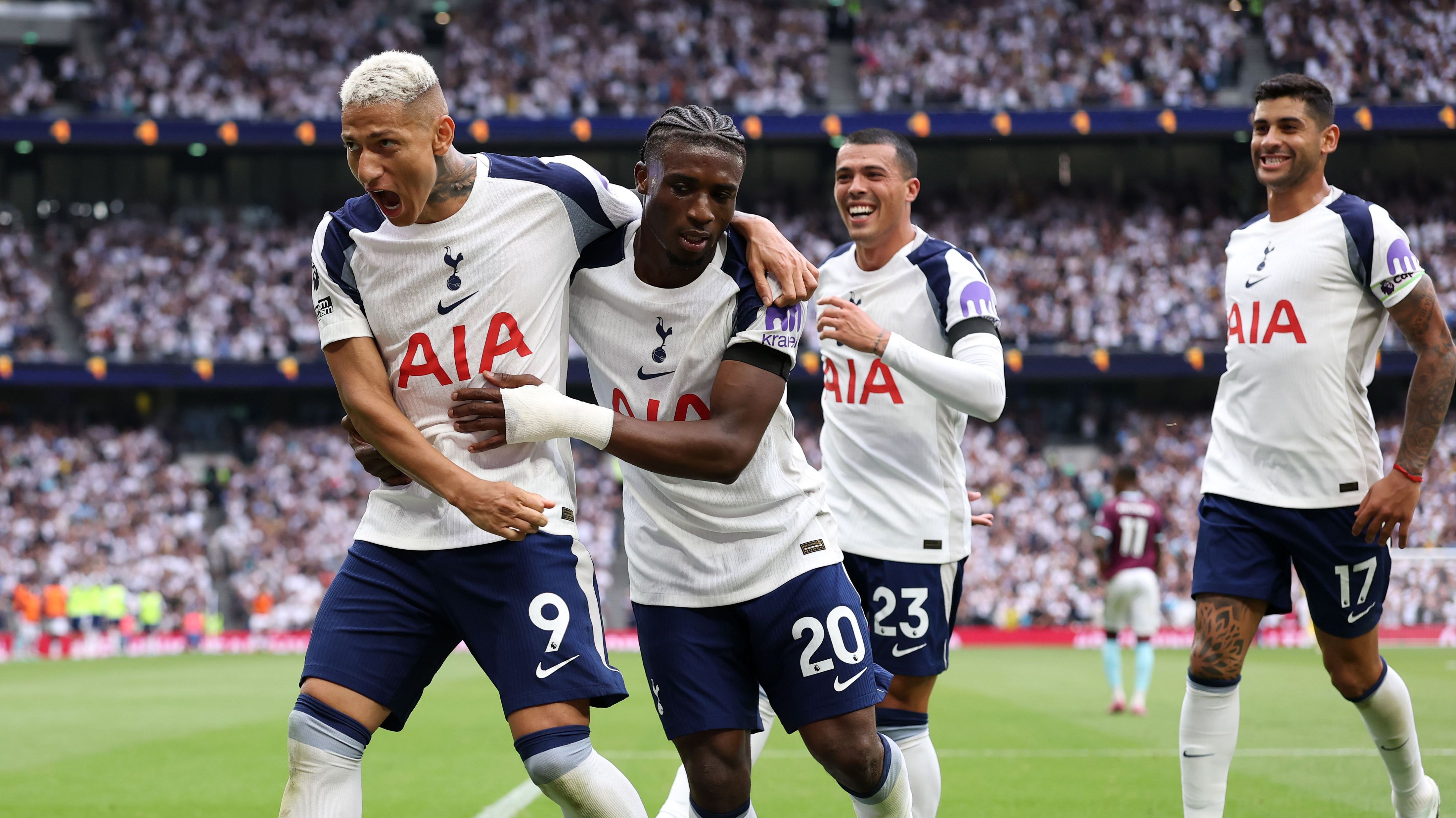 Tottenham Hotspur v Burnley - Premier League
