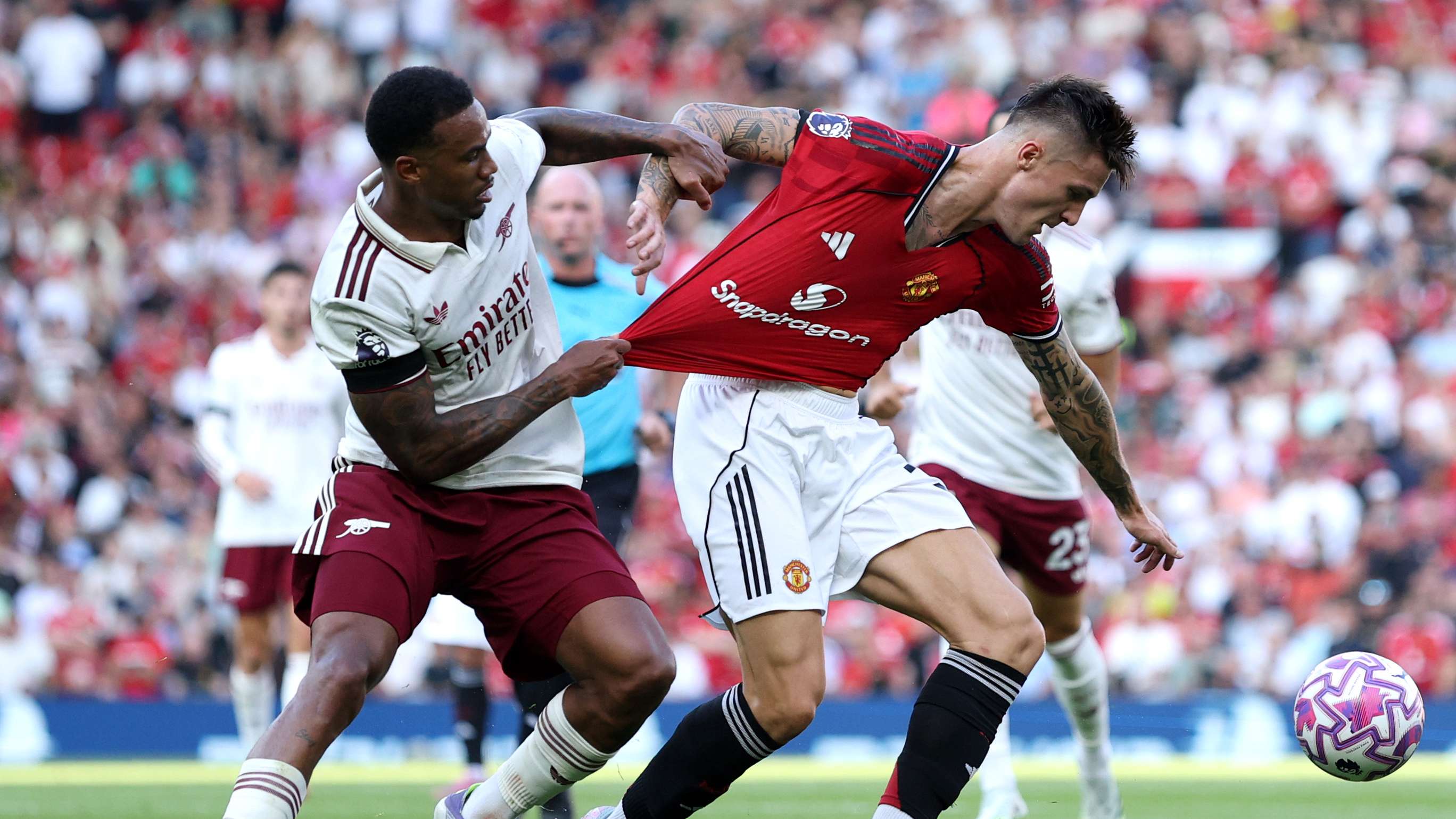 Manchester United v Arsenal - Premier League