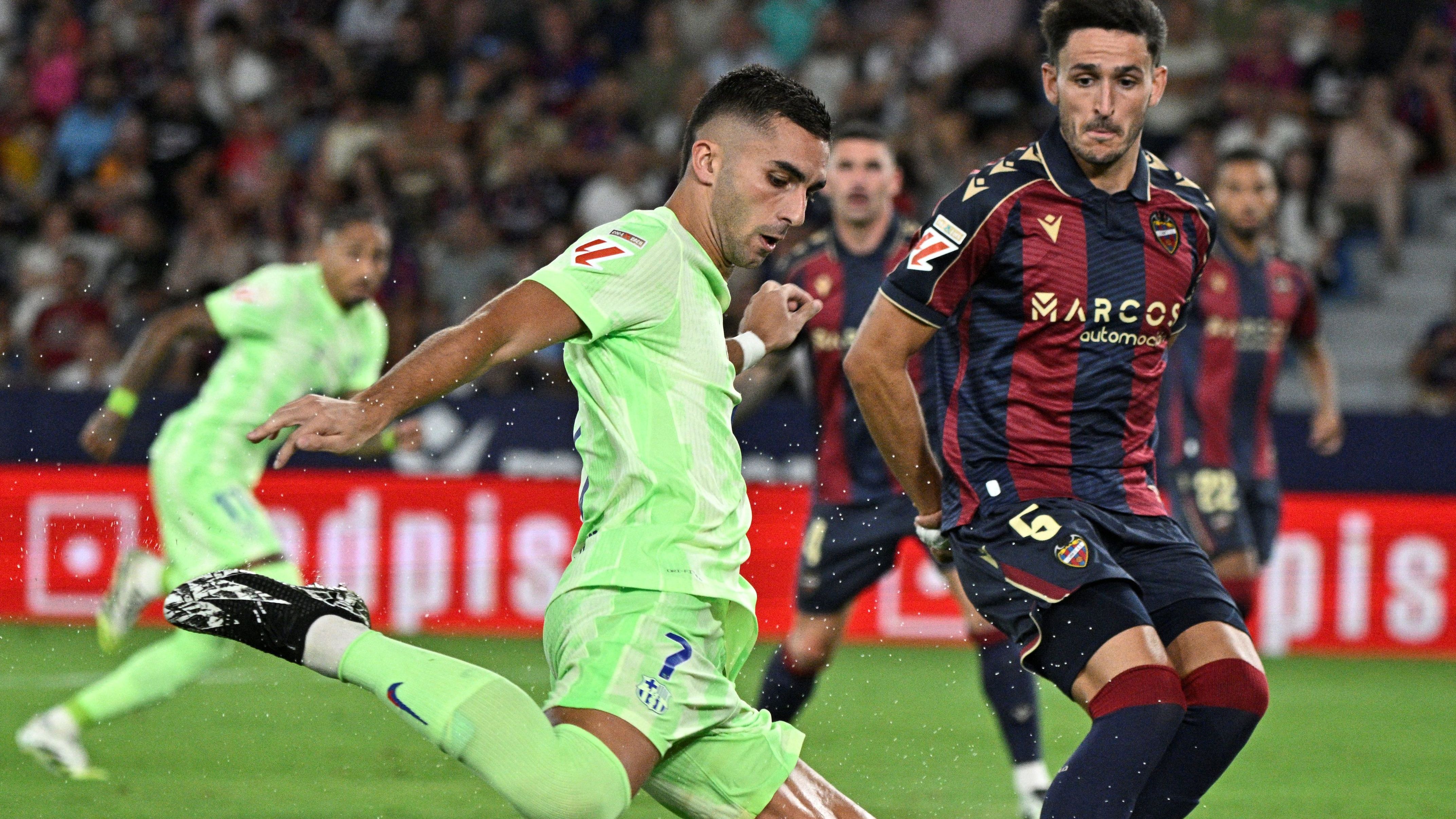 FBL-ESP-LIGA-LEVANTE-BARCELONA