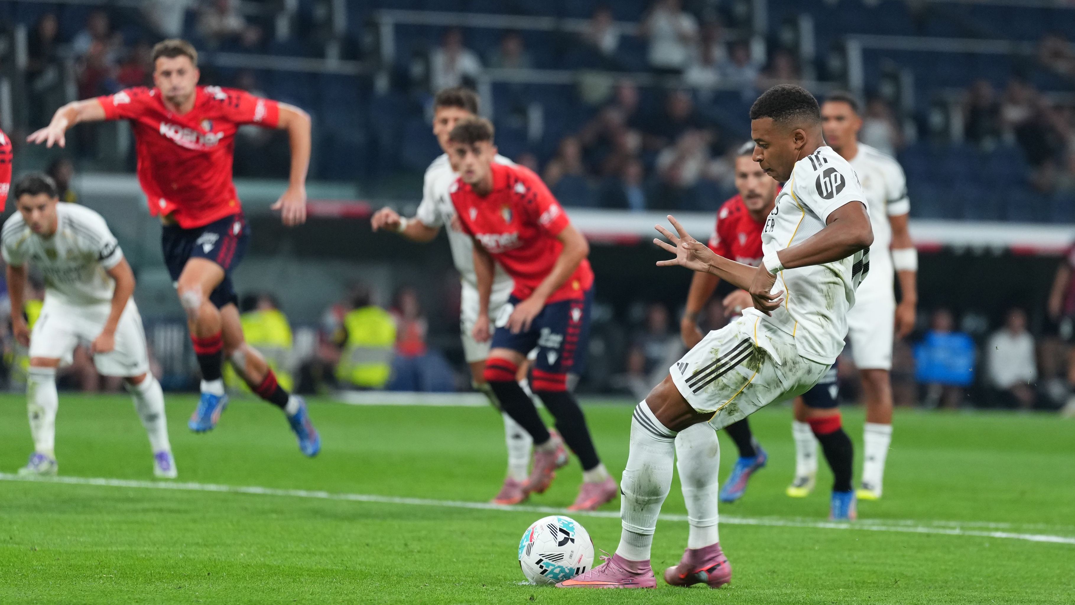 Real Madrid CF v CA Osasuna - LaLiga EA Sports