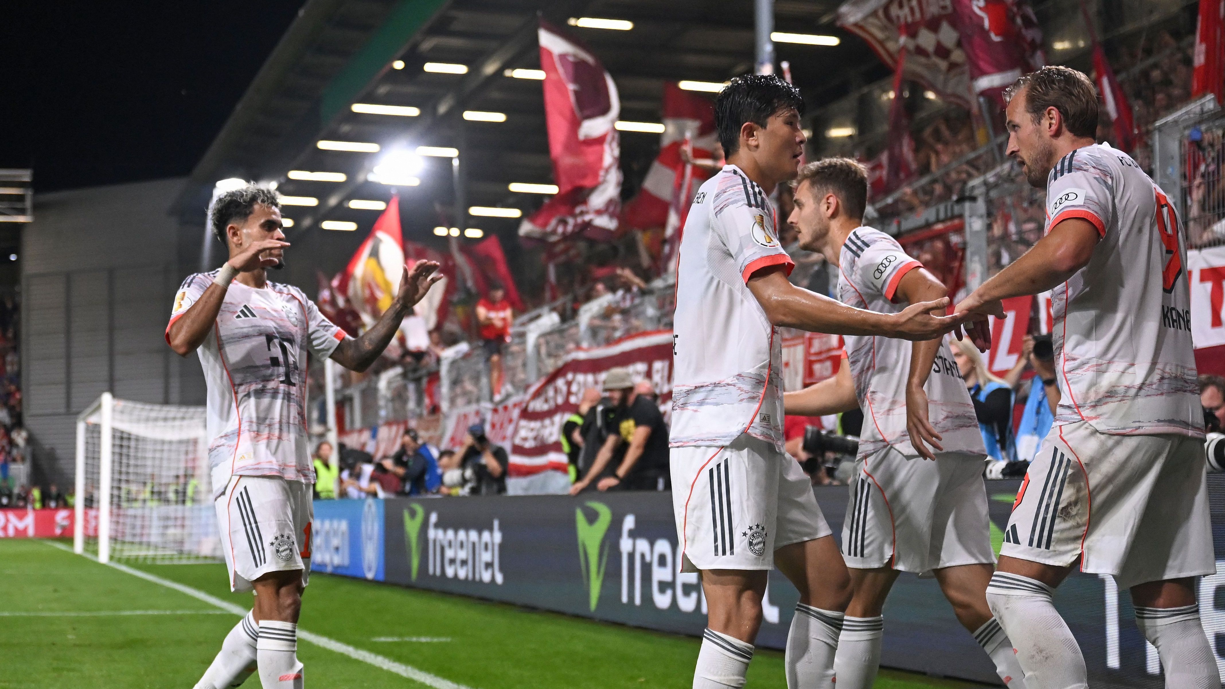 FBL-GER-CUP-WIESBADEN-BAYERN MUNICH