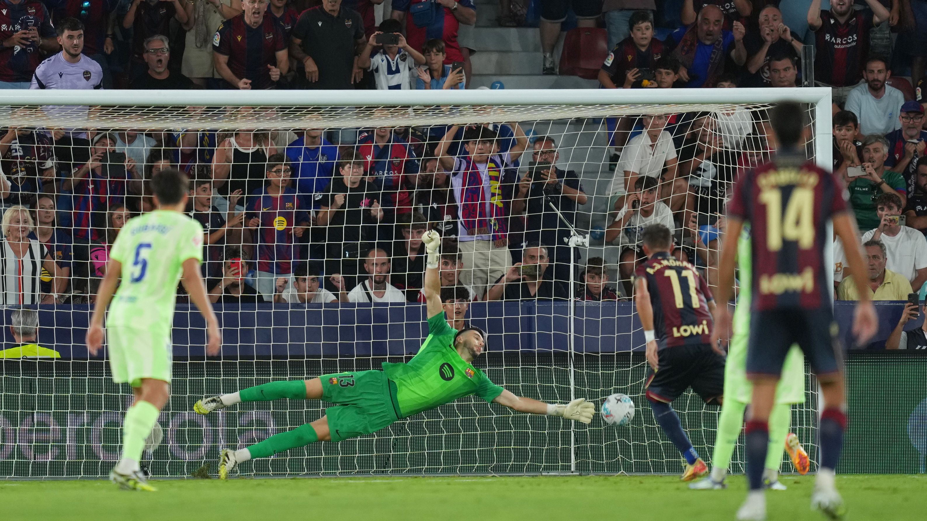 Levante UD v FC Barcelona - LaLiga EA Sports