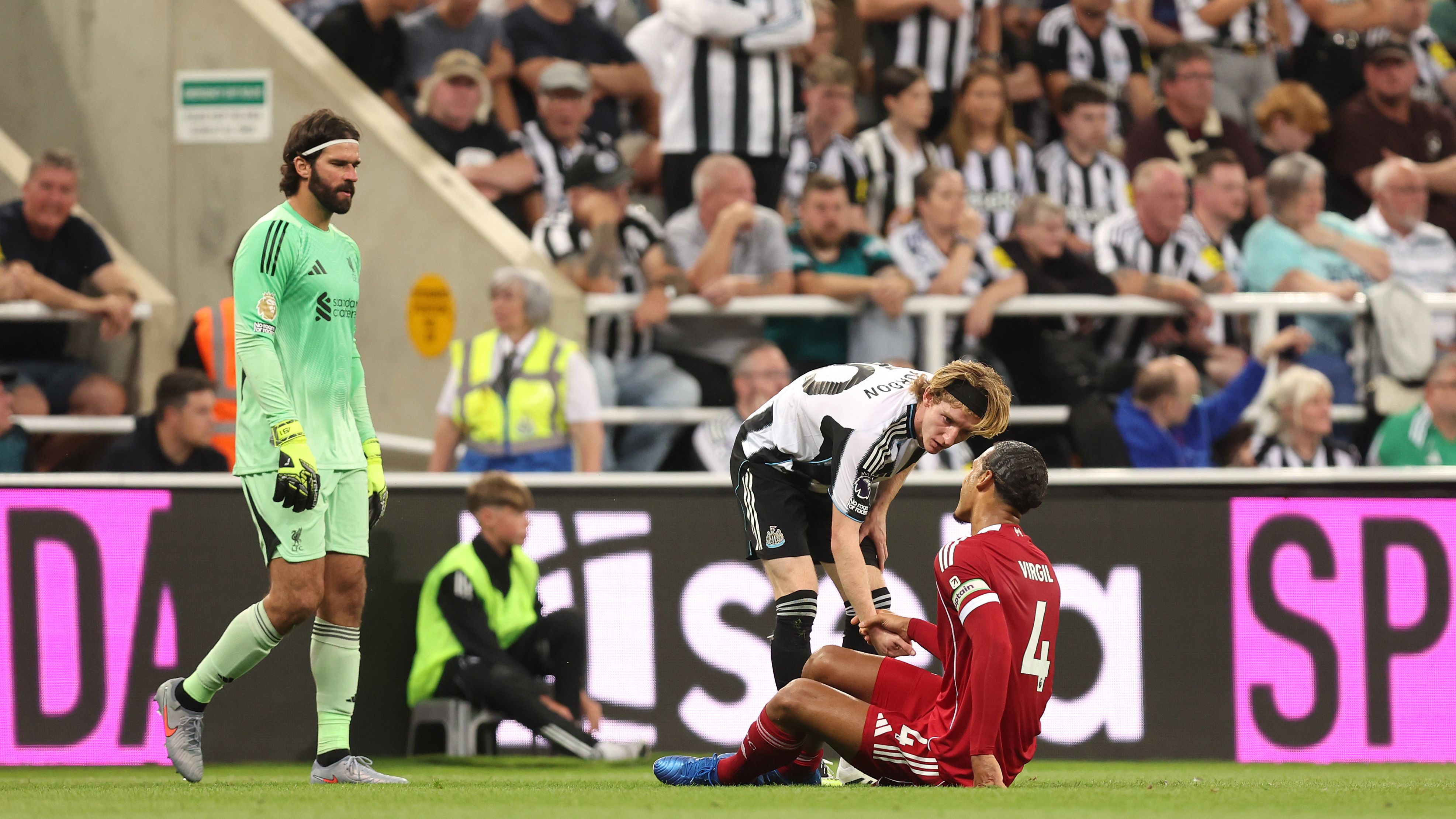 Newcastle United v Liverpool - Premier League