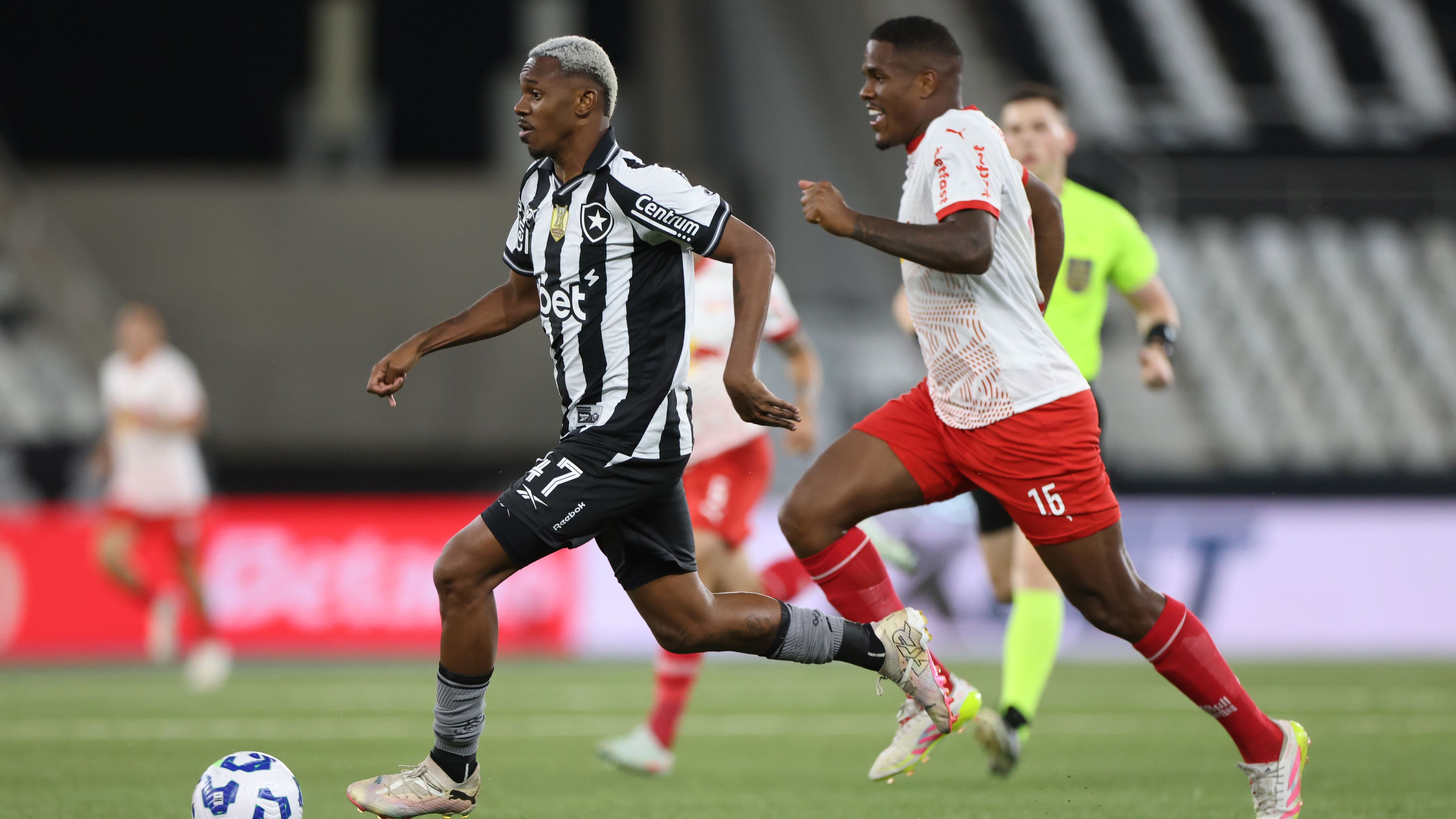 Botafogo v Bragantino - Brasileirao 2025