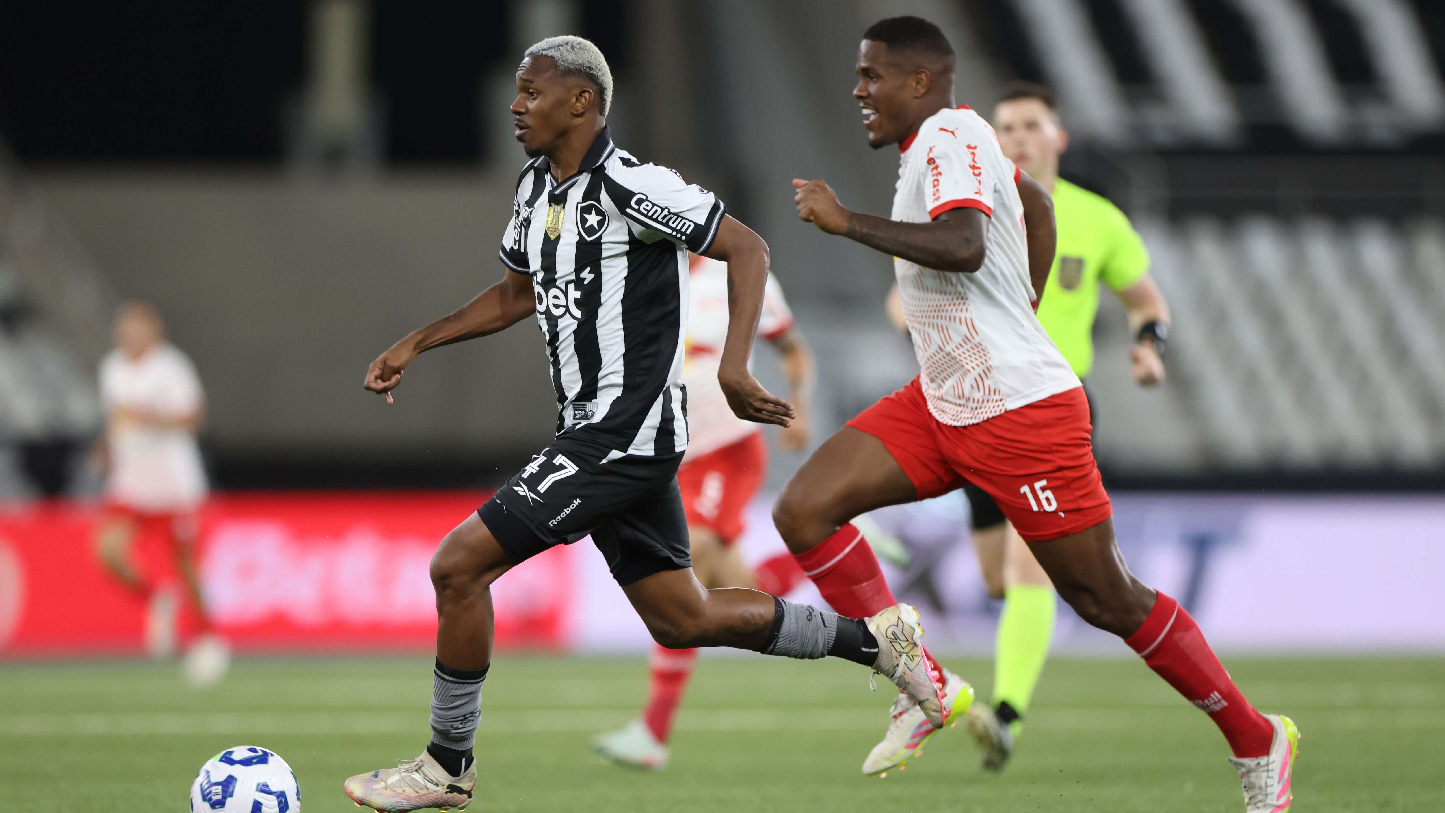 Botafogo v Bragantino - Brasileirao 2025