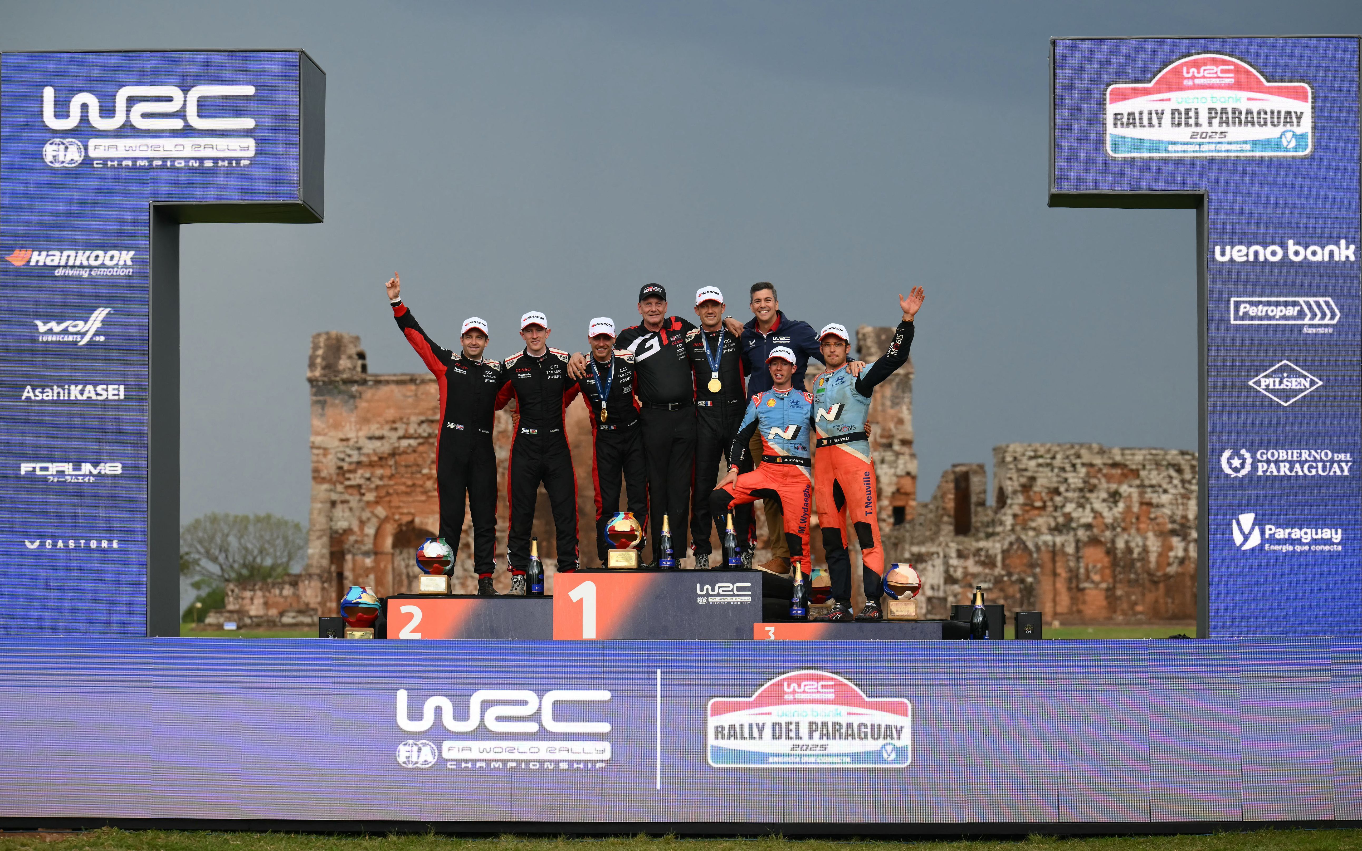 AUTO-RALLY-WORLD-PAR-PODIUM