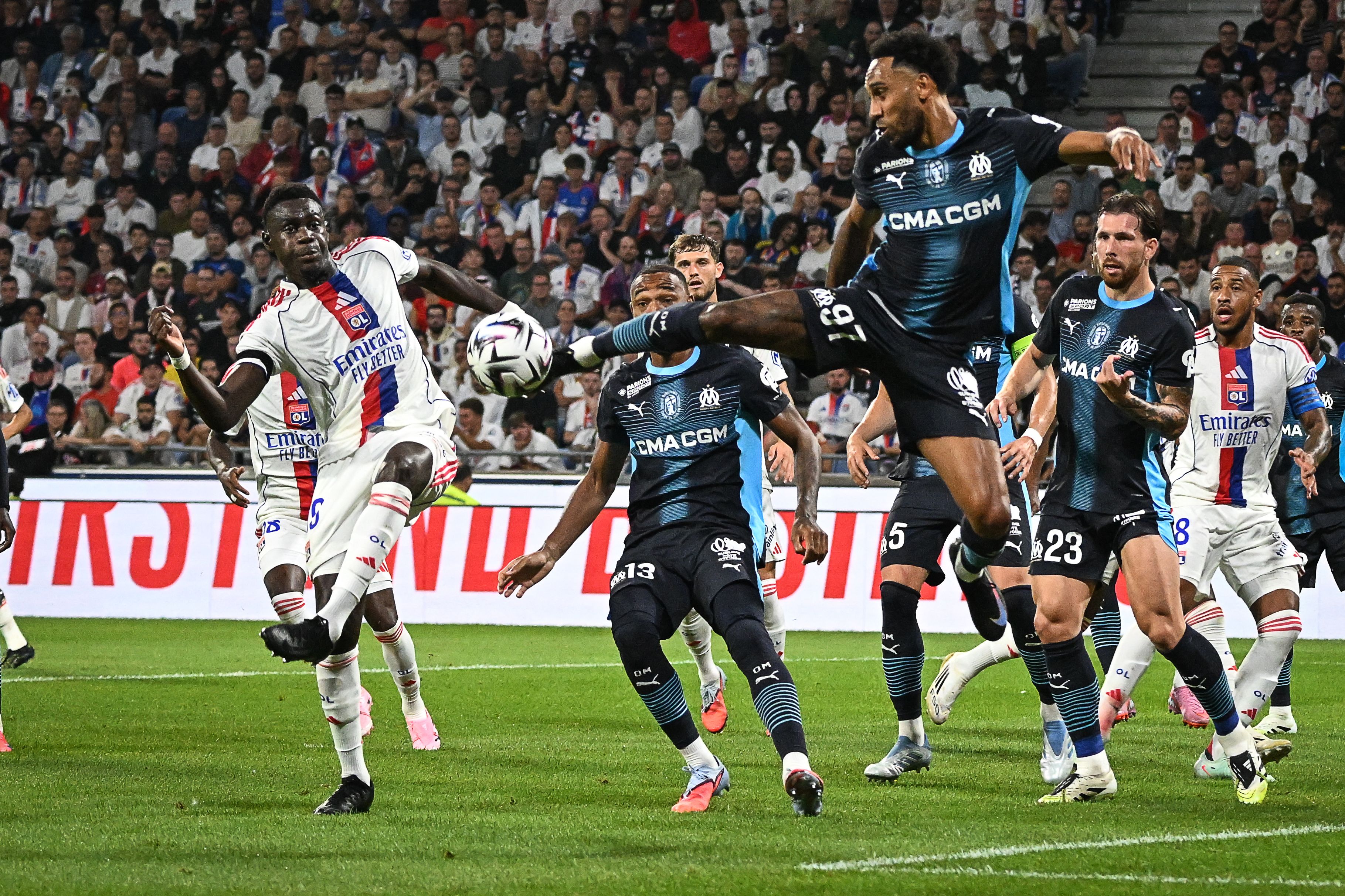 TOPSHOT-FBL-FRA-LIGUE1-LYON-MARSEILLE