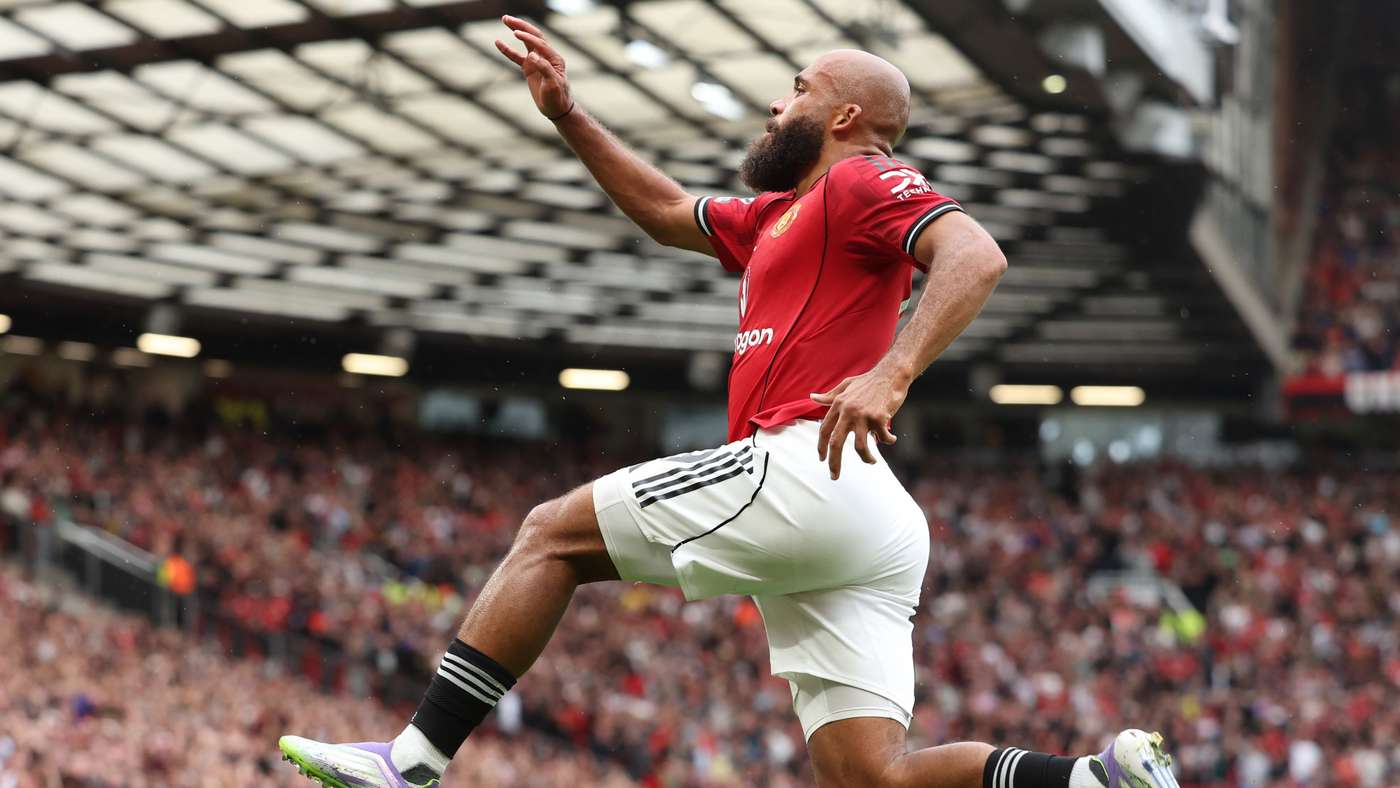 Manchester United v Burnley - Premier League