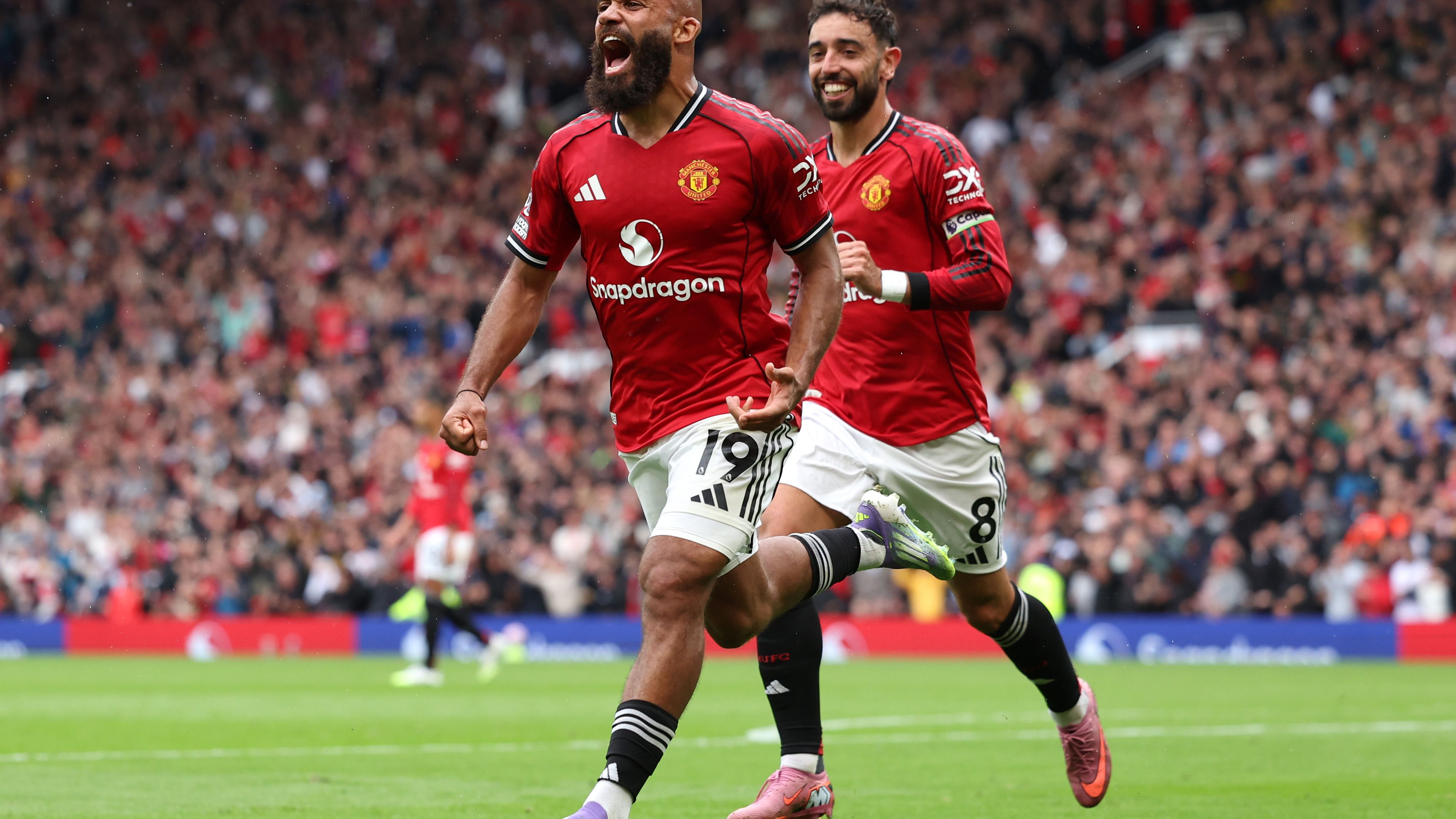 Manchester United v Burnley - Premier League