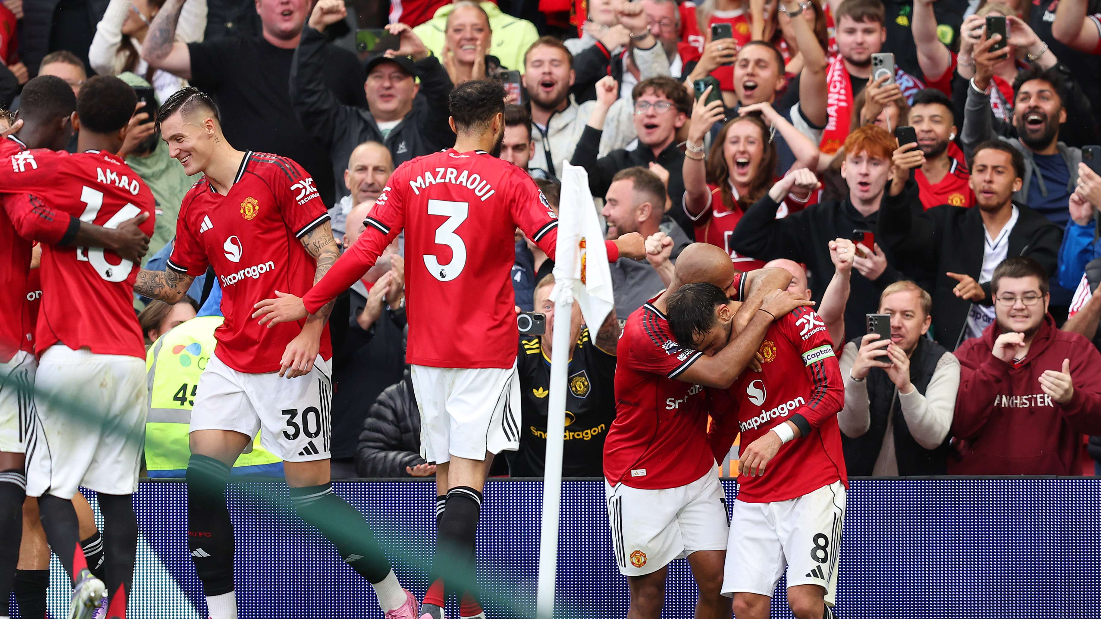 Manchester United v Burnley - Premier League