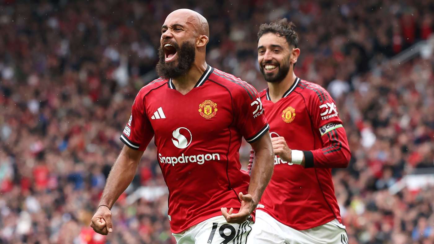 Manchester United v Burnley - Premier League
