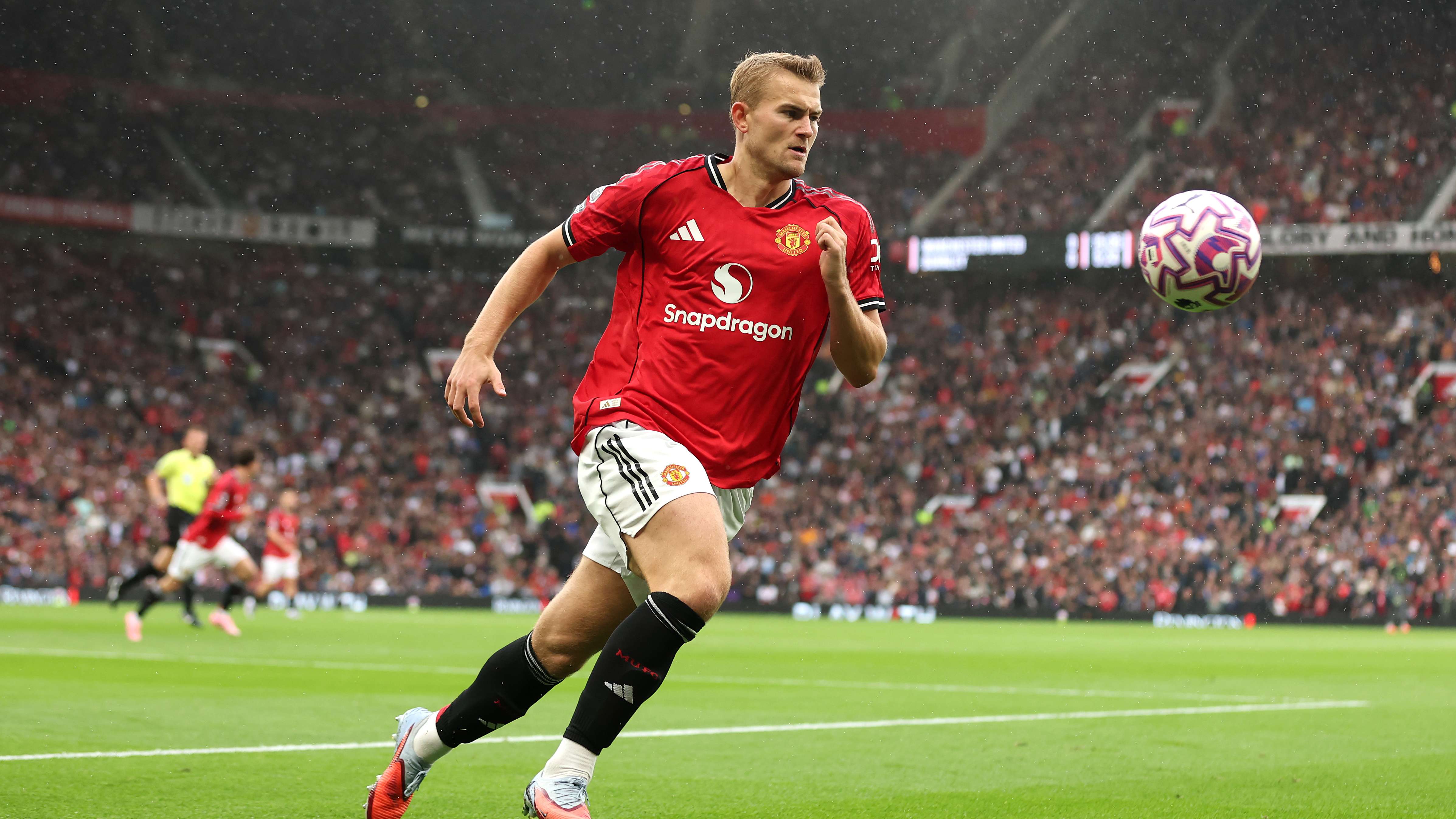 Manchester United v Burnley - Premier League