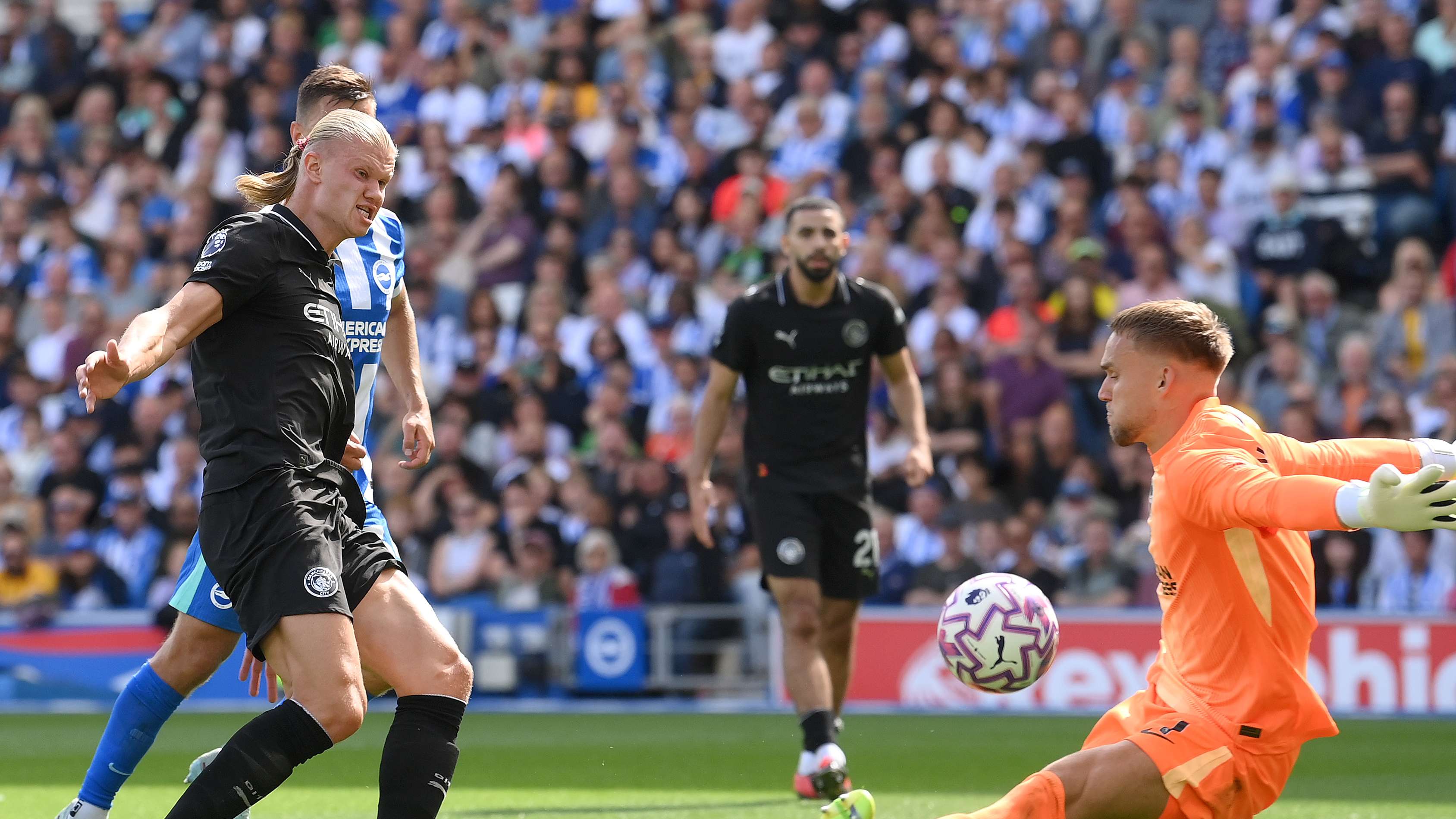 Brighton & Hove Albion v Manchester City - Premier League