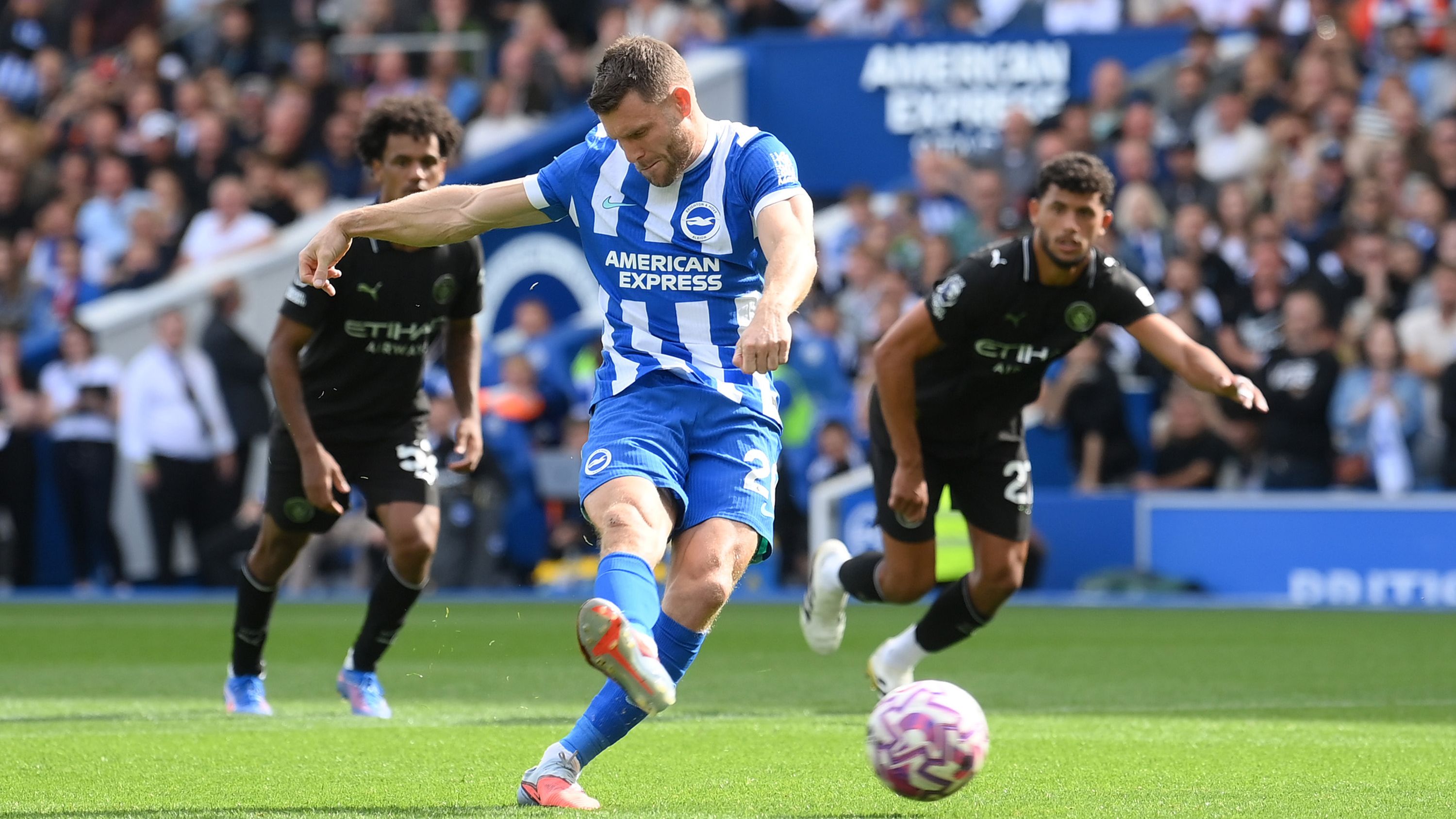 Brighton & Hove Albion v Manchester City - Premier League