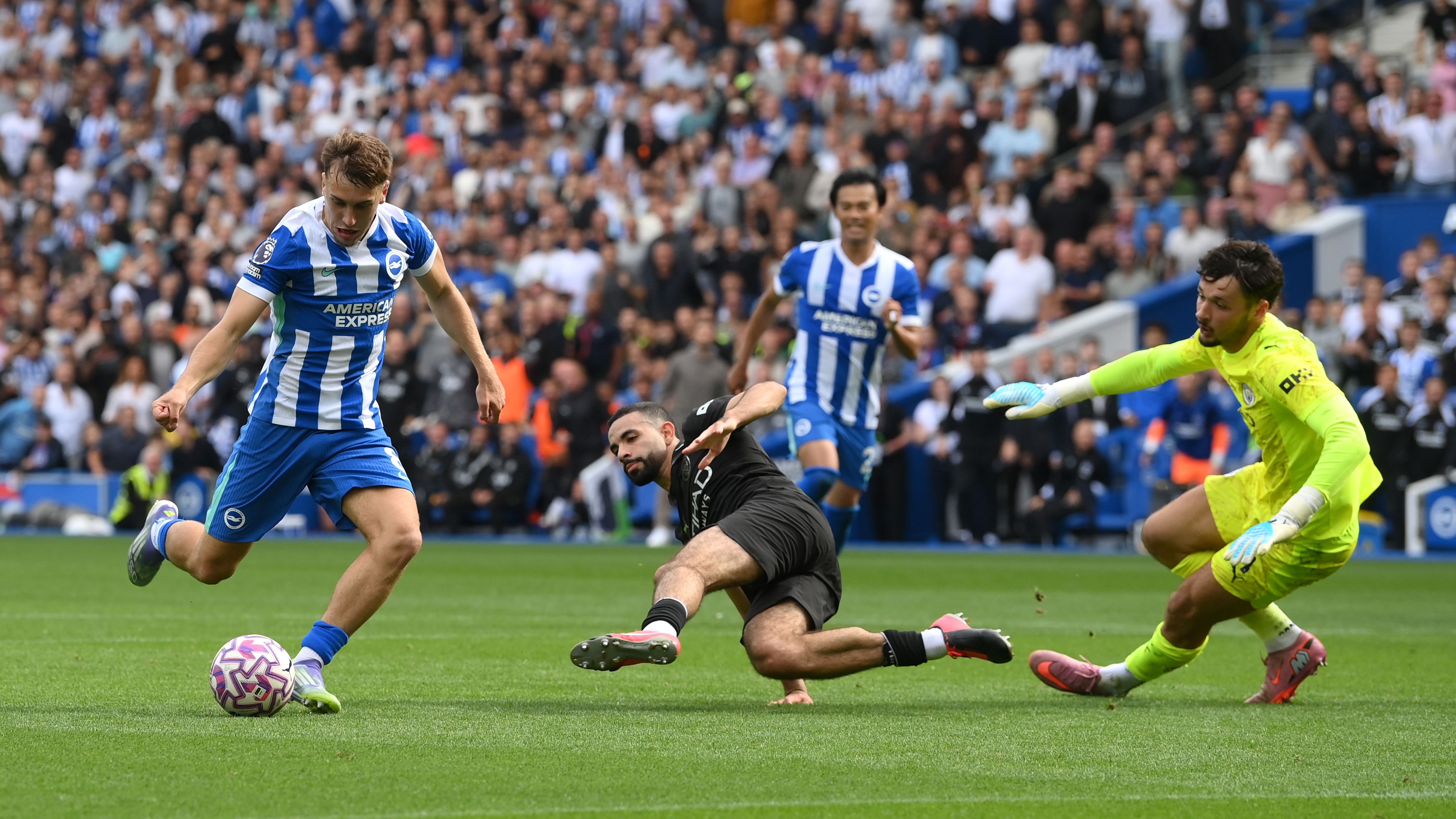 Brighton & Hove Albion v Manchester City - Premier League