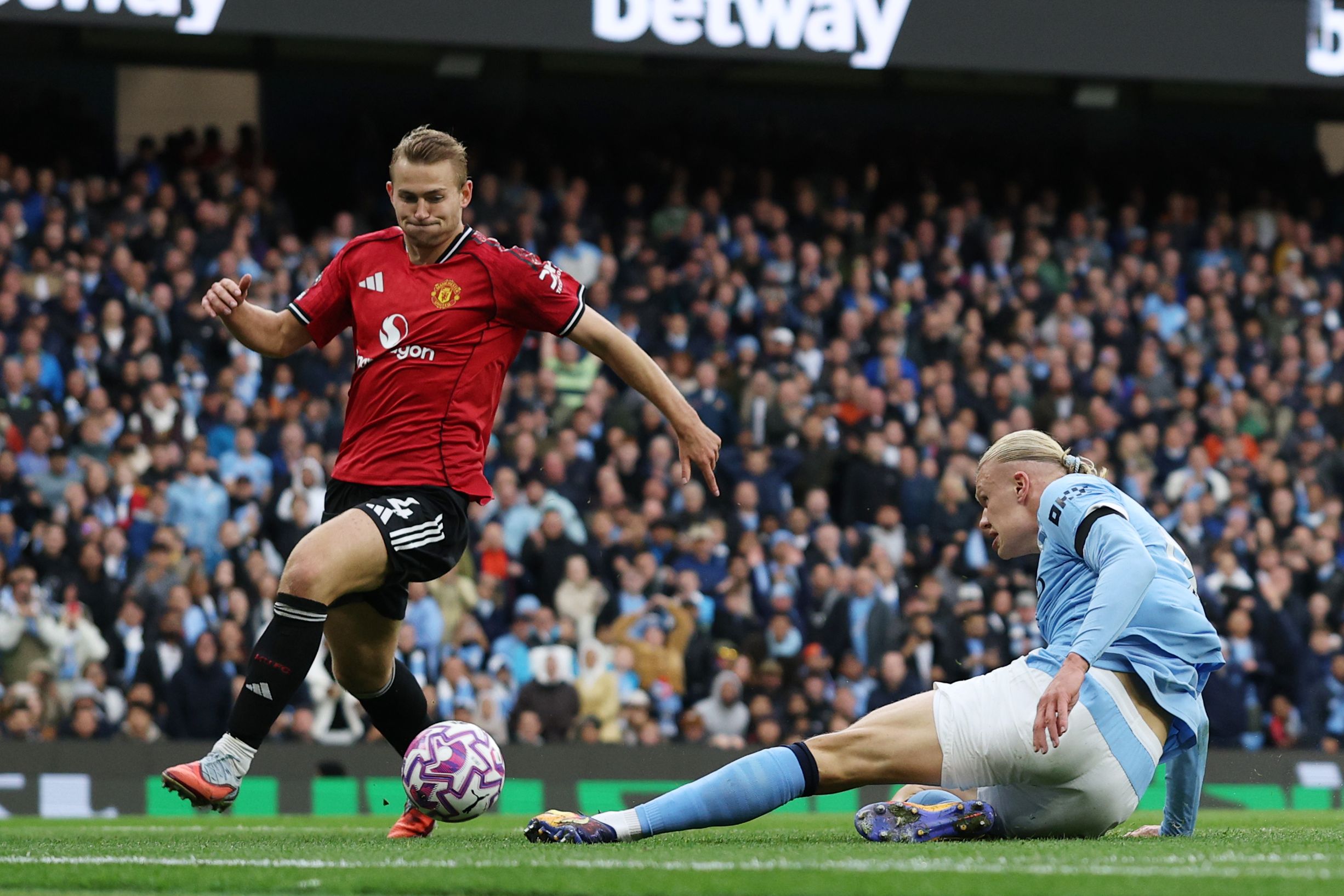 Manchester City v Manchester United - Premier League