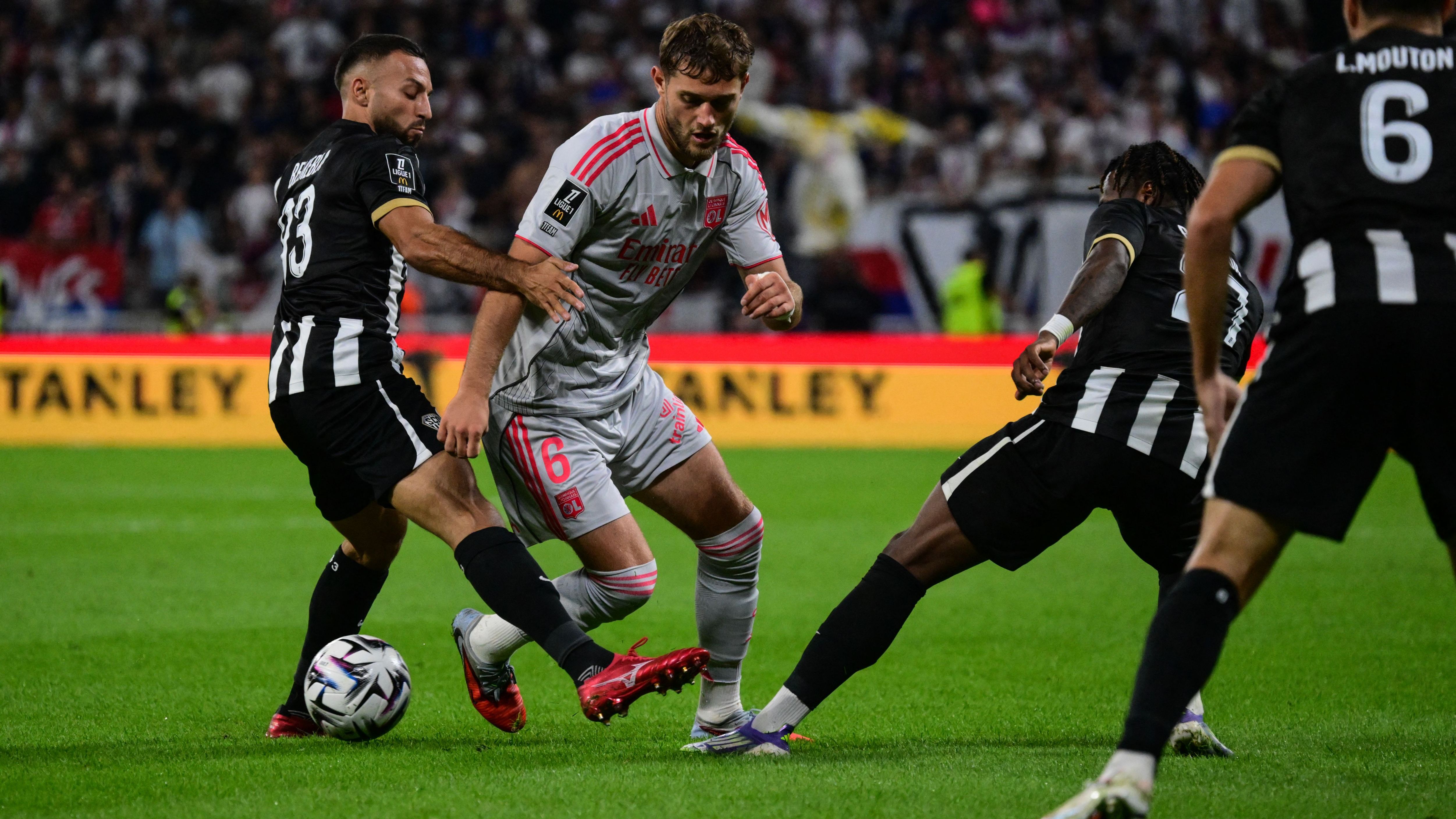 FBL-FRA-LIGUE1-LYON-ANGERS
