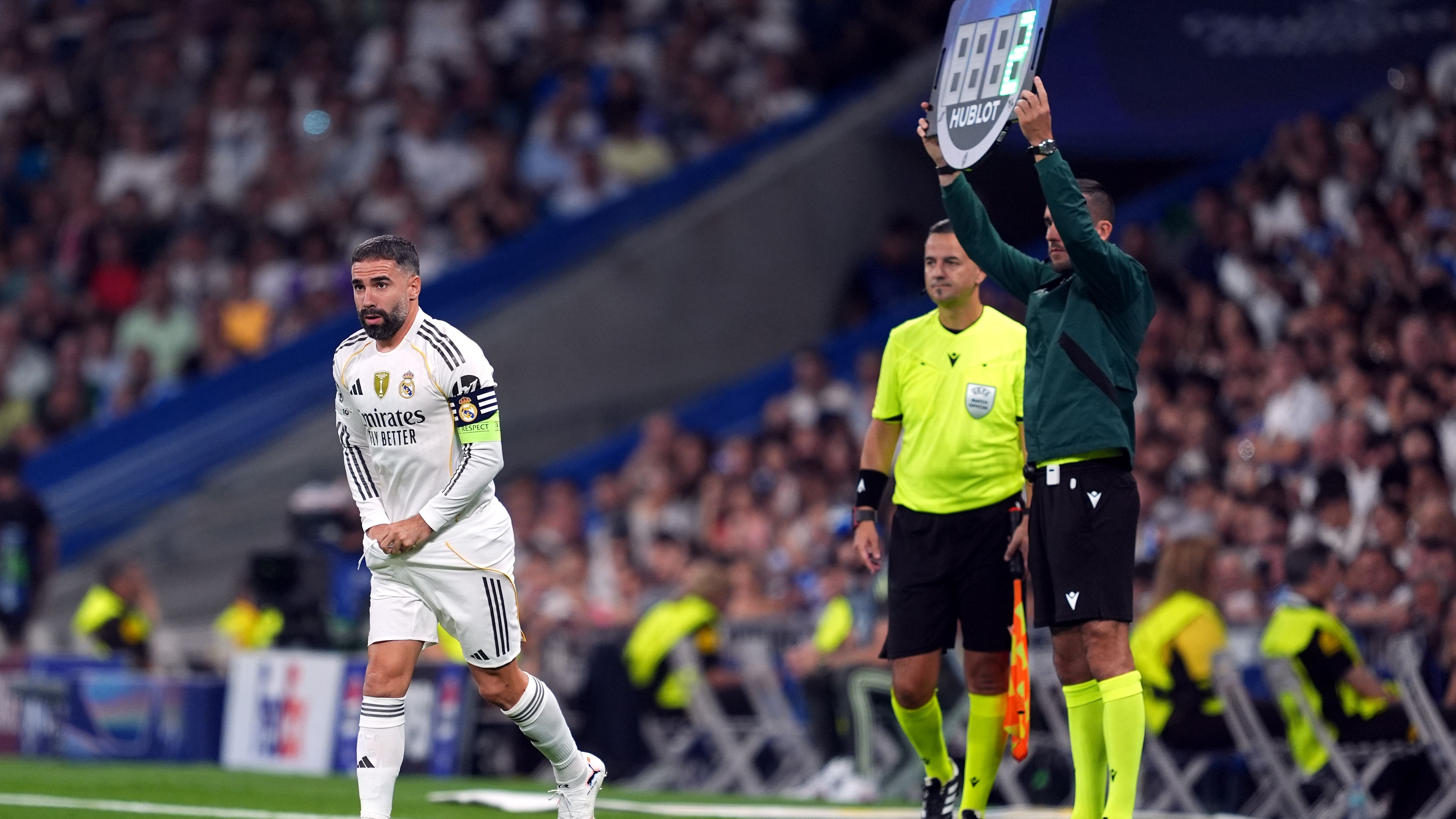 كشف خلافات ريال مدريد: كارفاخال يسخر من أرنولد على دكة البدلاء