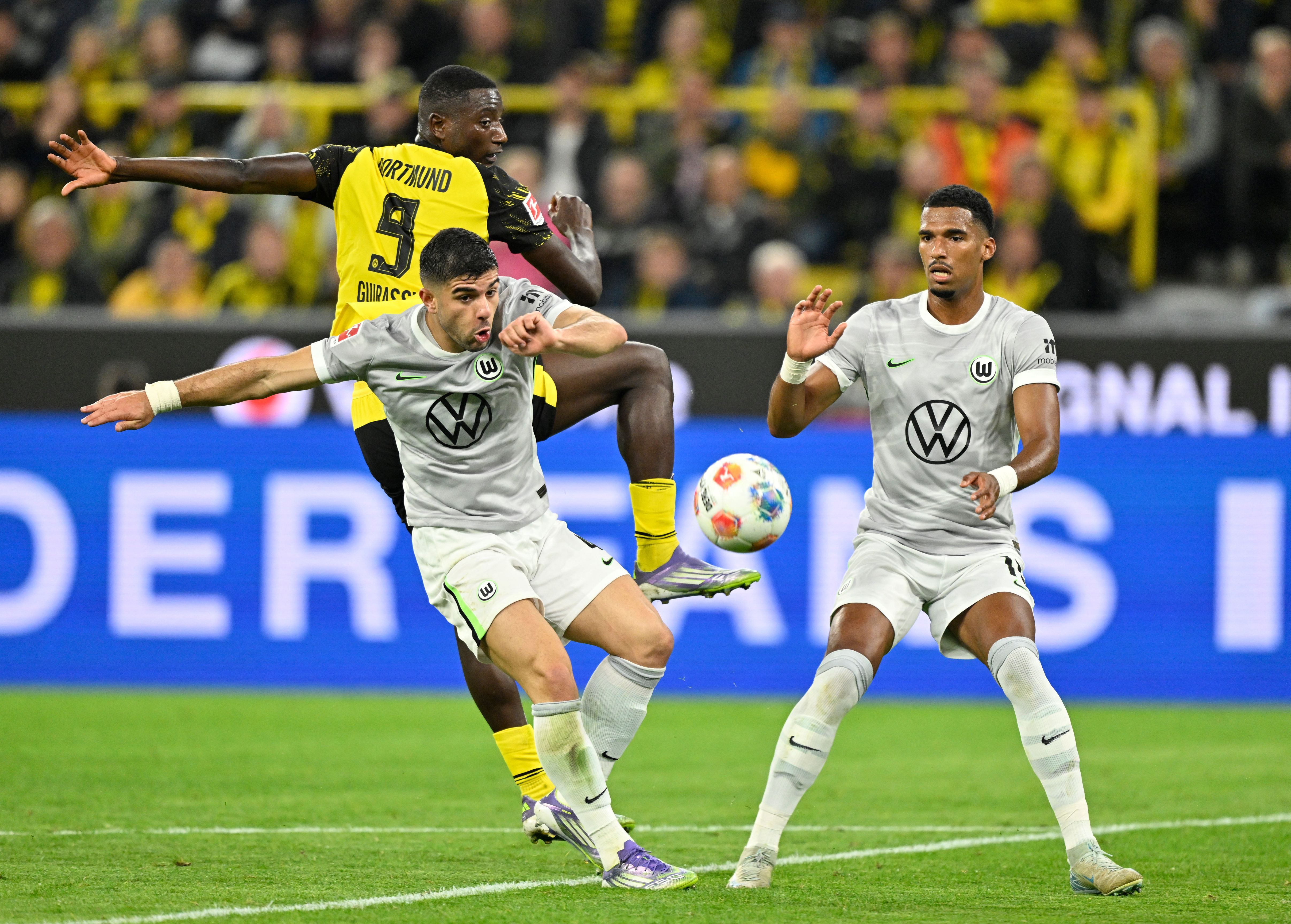 FBL-GER-BUNDESLIGA-DORTMUND-WOLFSBURG