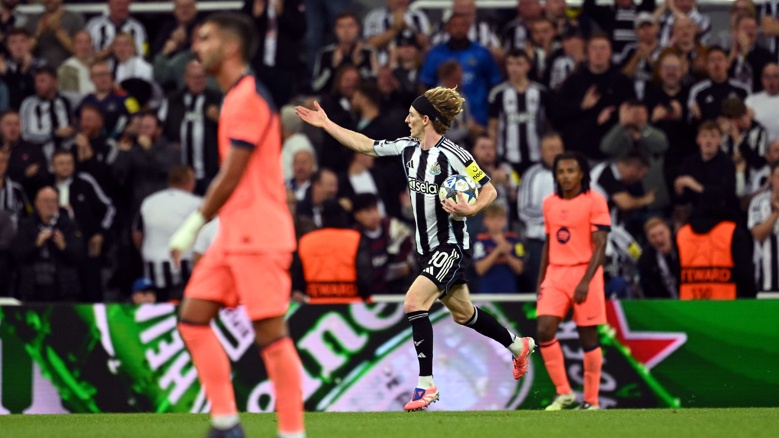 Newcastle United FC v FC Barcelona - UEFA Champions League 2025/26 League Phase MD1