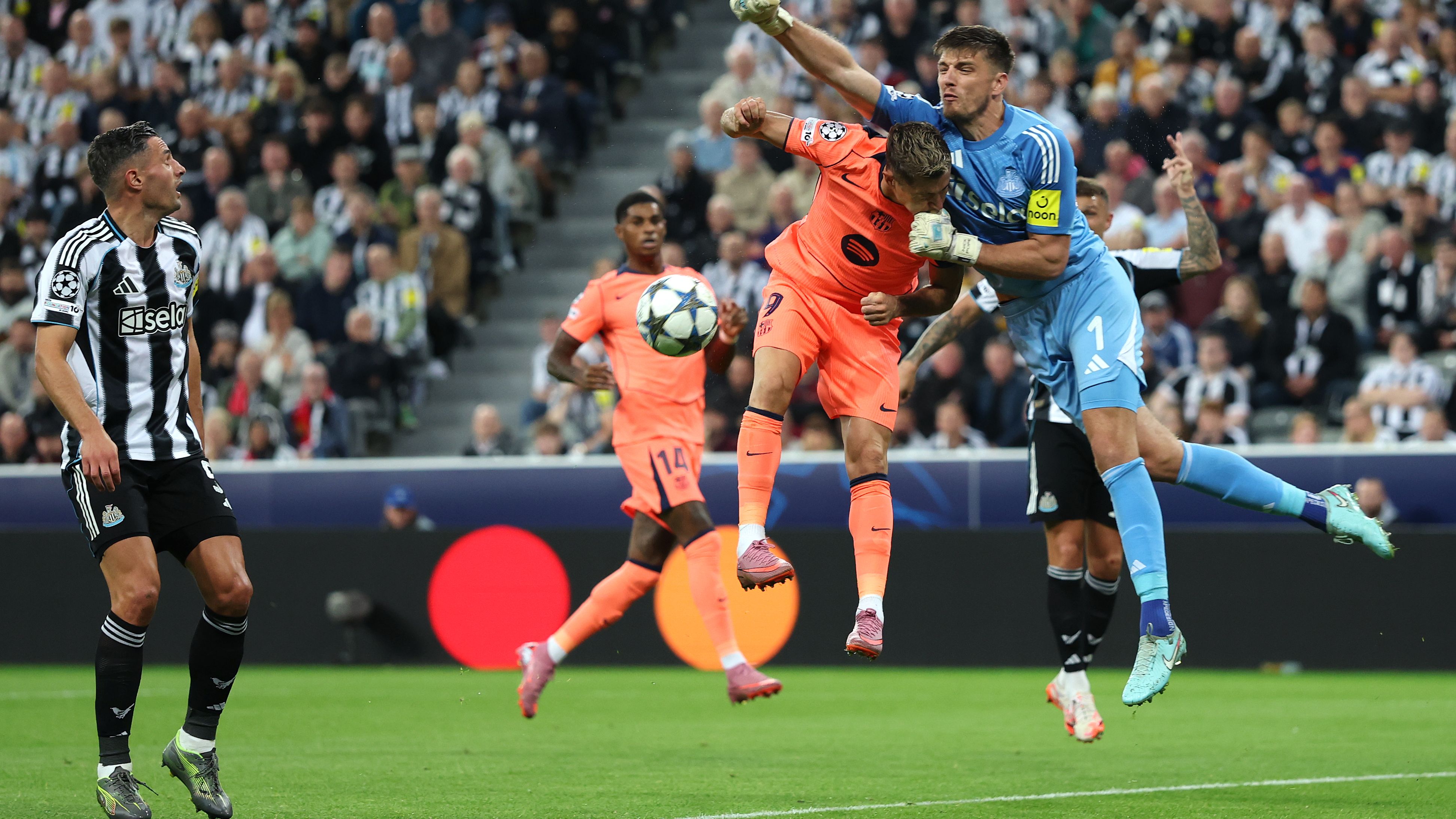 Newcastle United FC v FC Barcelona - UEFA Champions League 2025/26 League Phase MD1