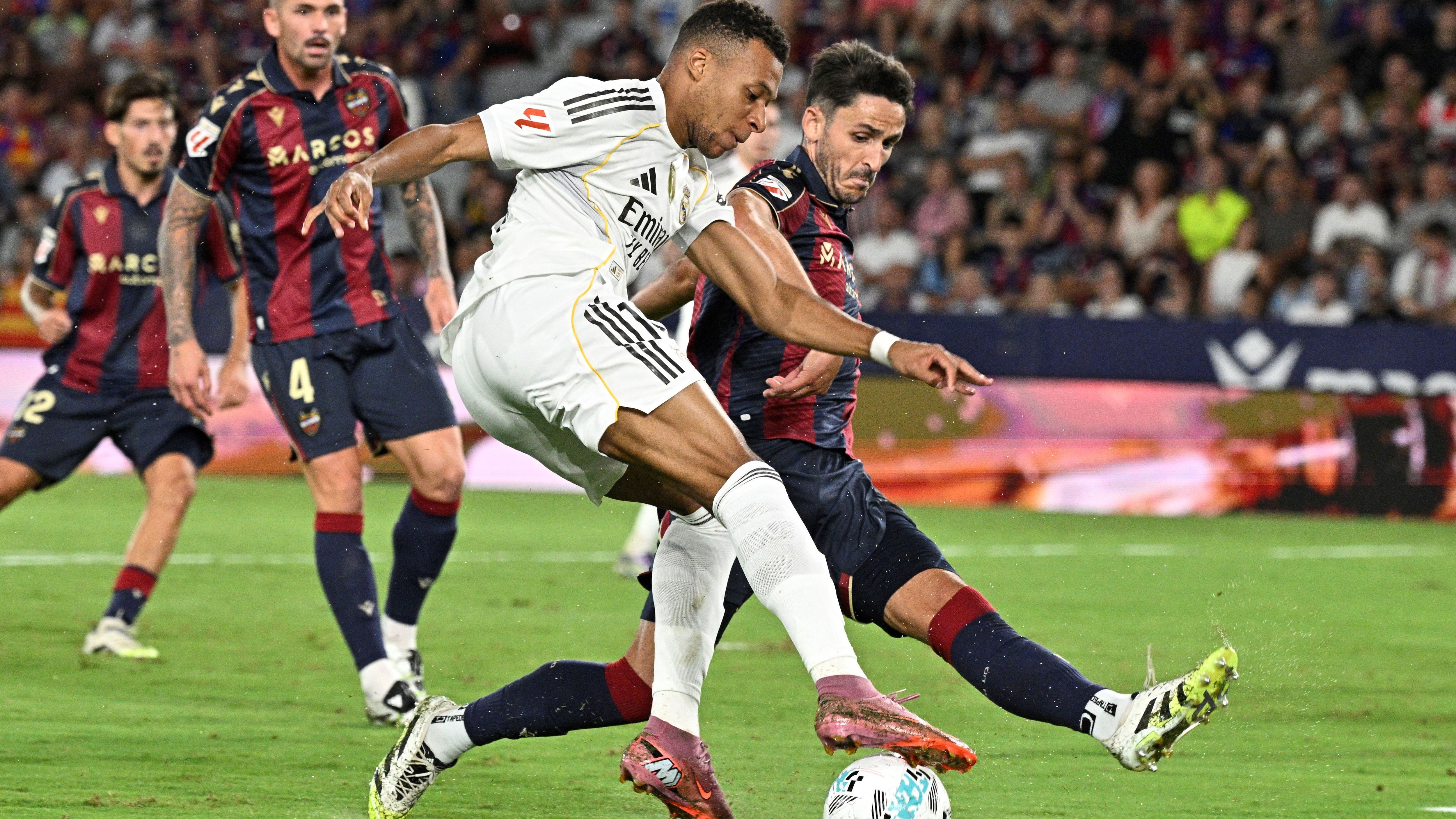 Real Madrid Levante Bernabéu 2026 Mbappé infortunio