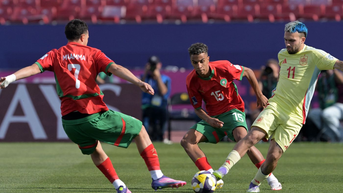 ضوء أخضر.. موهبة المغرب تشعل الصراع بين الأهلي وعملاق أوروبي