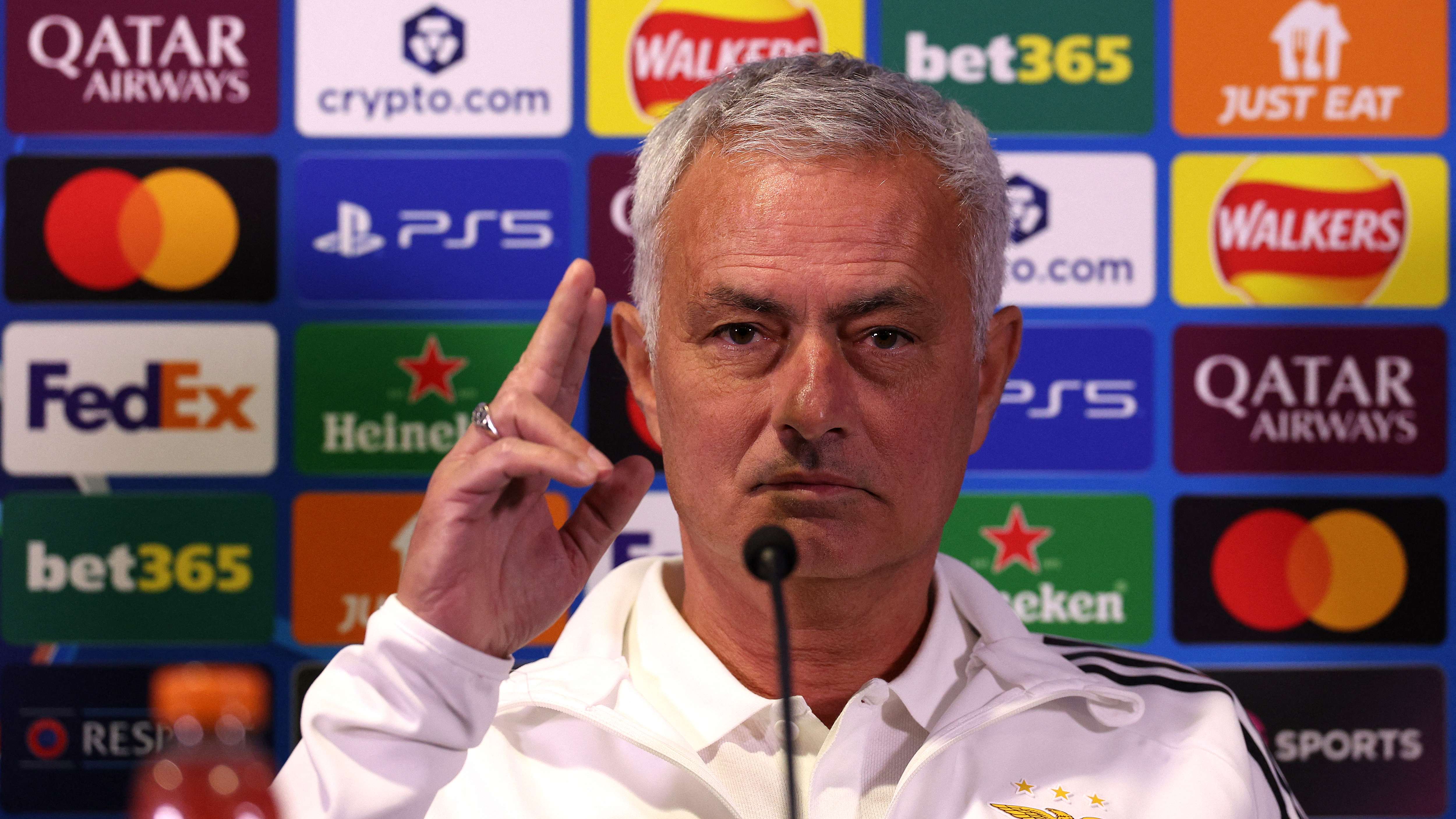 FBL-EUR-C1-BENFICA-PRESSER