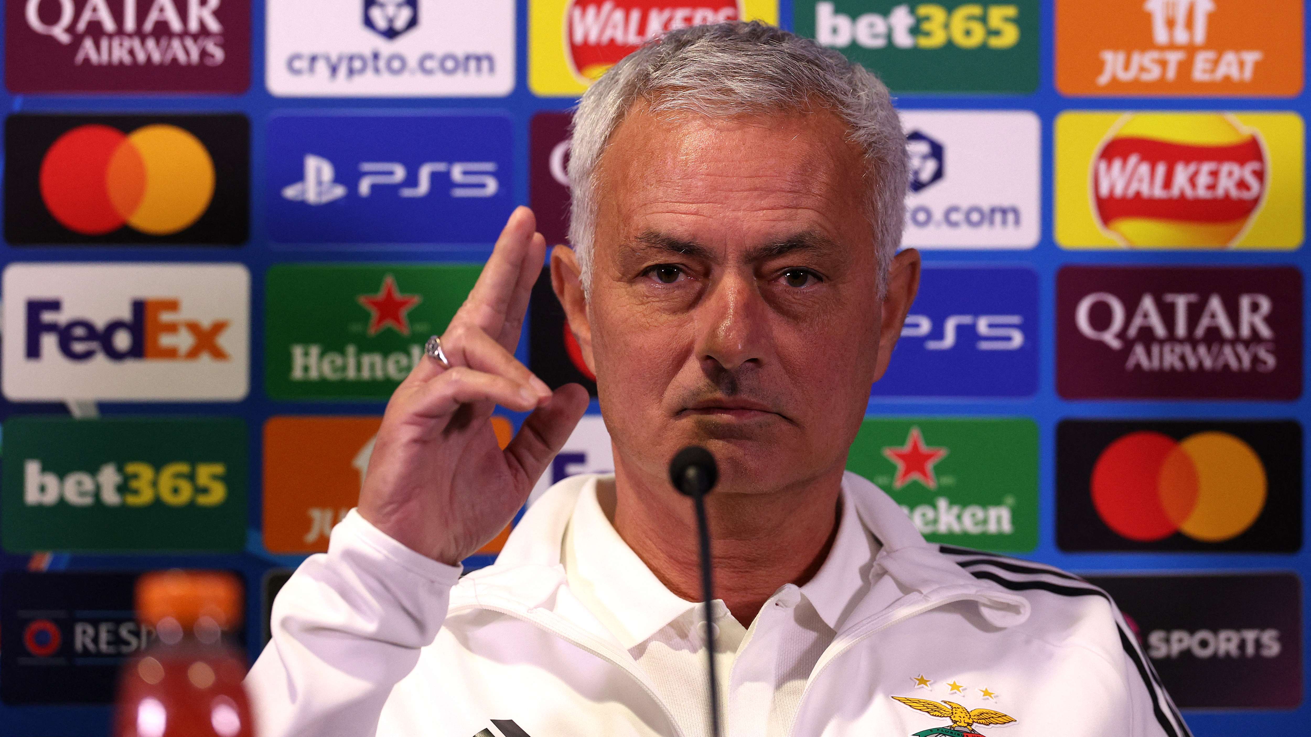 FBL-EUR-C1-BENFICA-PRESSER
