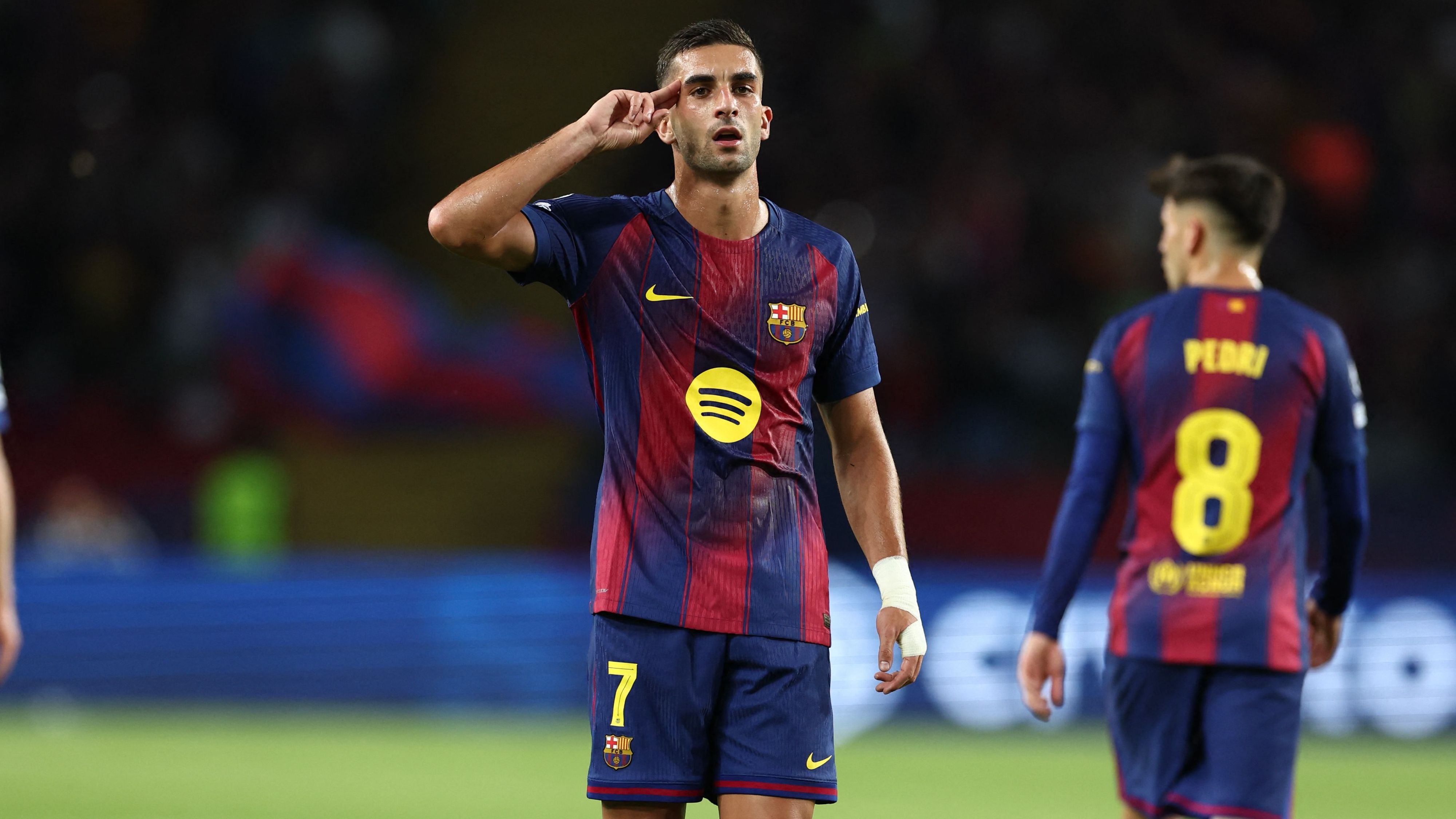 TOPSHOT-FBL-EUR-C1-BARCELONA-PARIS SG