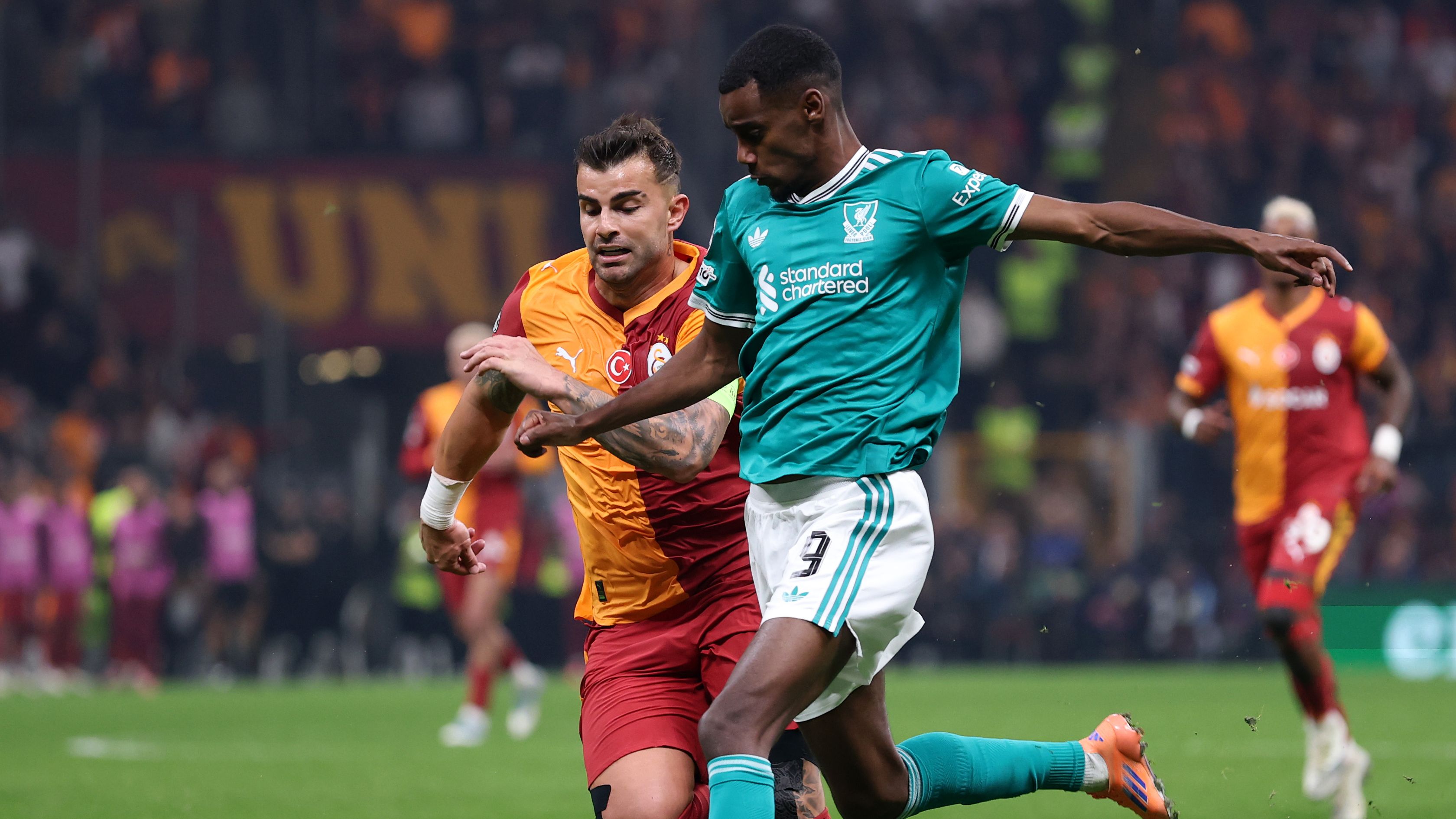 Isak en forma para Liverpool bajo el apoyo de Murphy