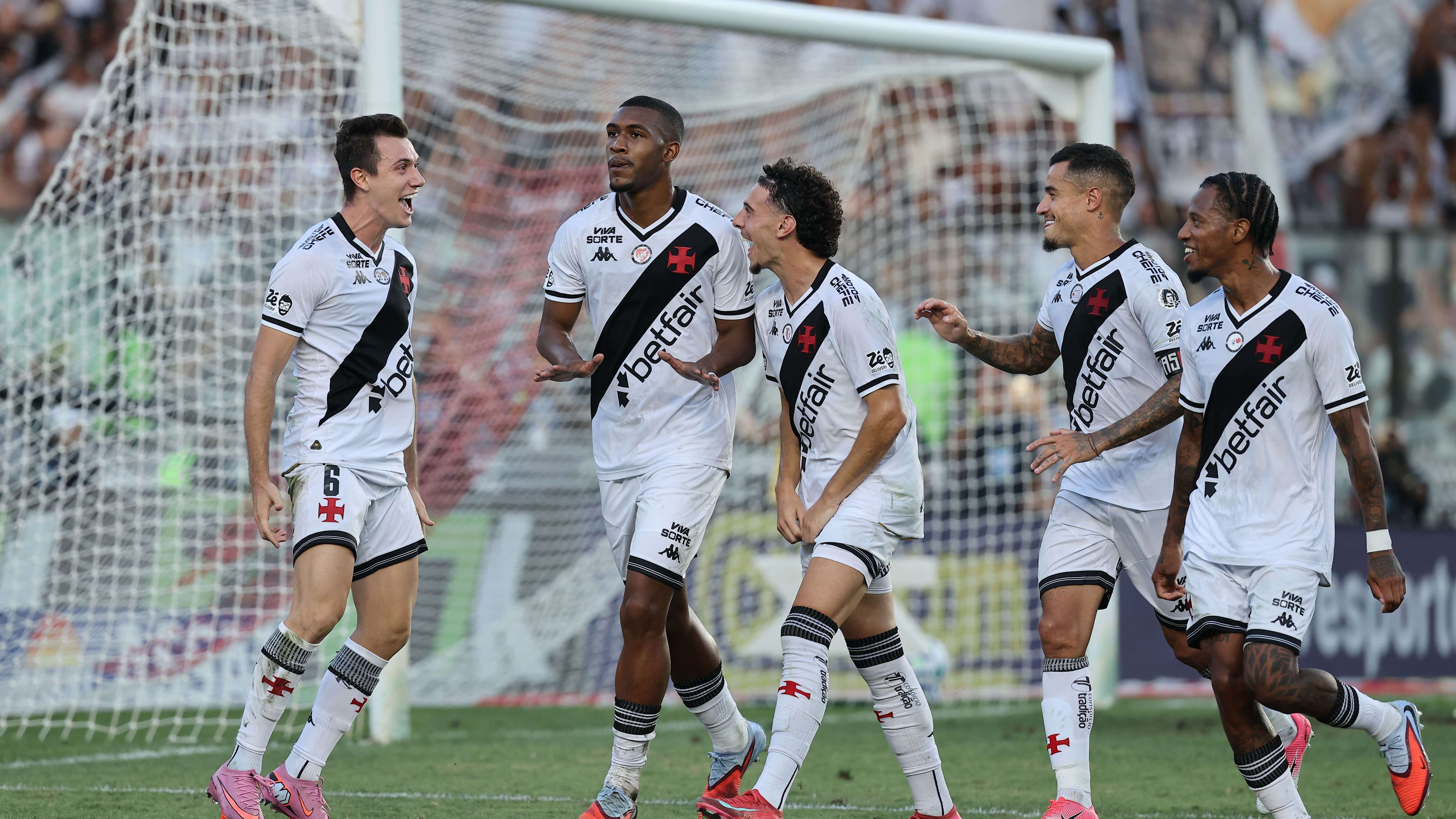 Vasco Da Gama v Vitoria - Brasileirao 2025