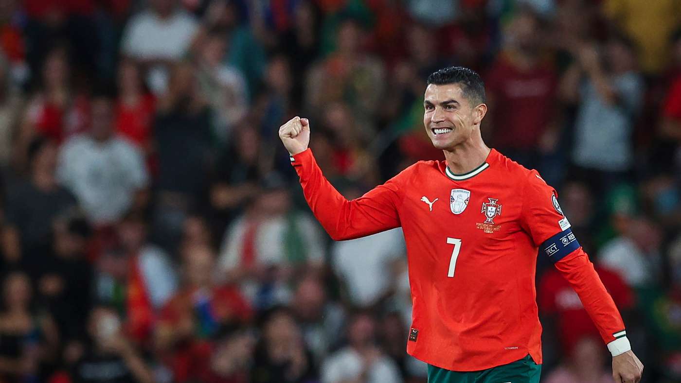 Cristiano Ronaldo celebra il record di goleador storico nelle qualificazioni Mondiali 2026 Portogallo Ungheria