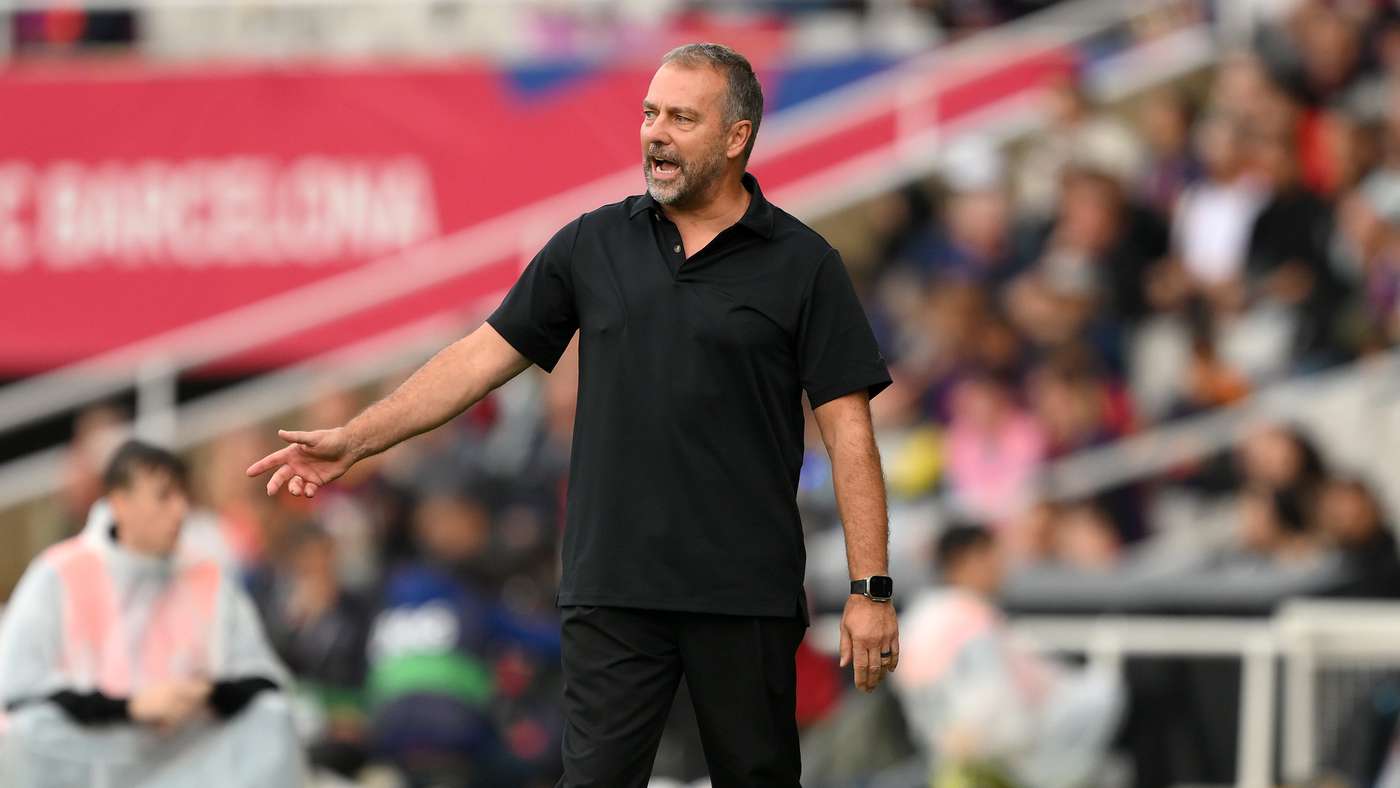 Imagen de Barcelona contra Girona con Flick realizando cambios al descanso