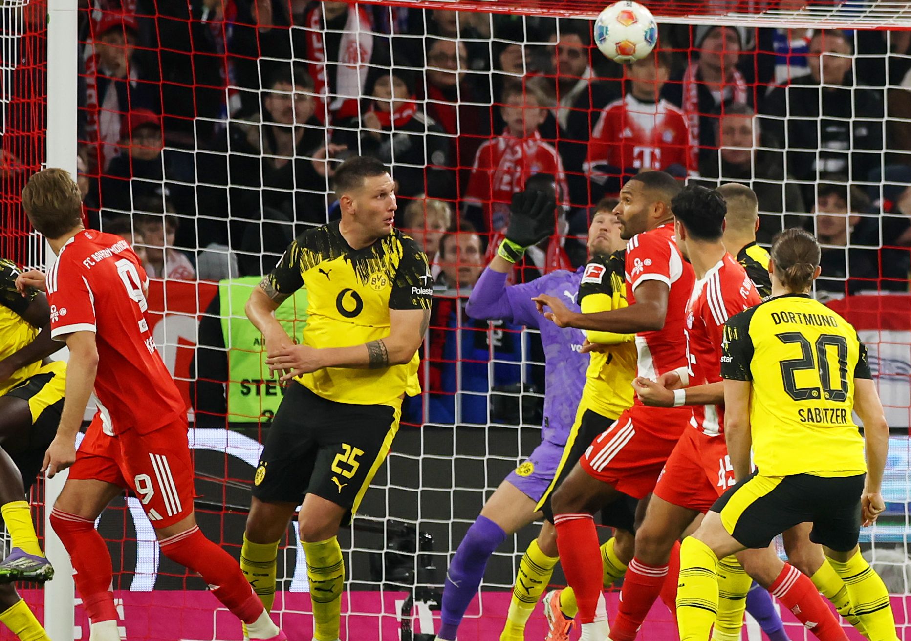 FC Bayern München v Borussia Dortmund - Bundesliga