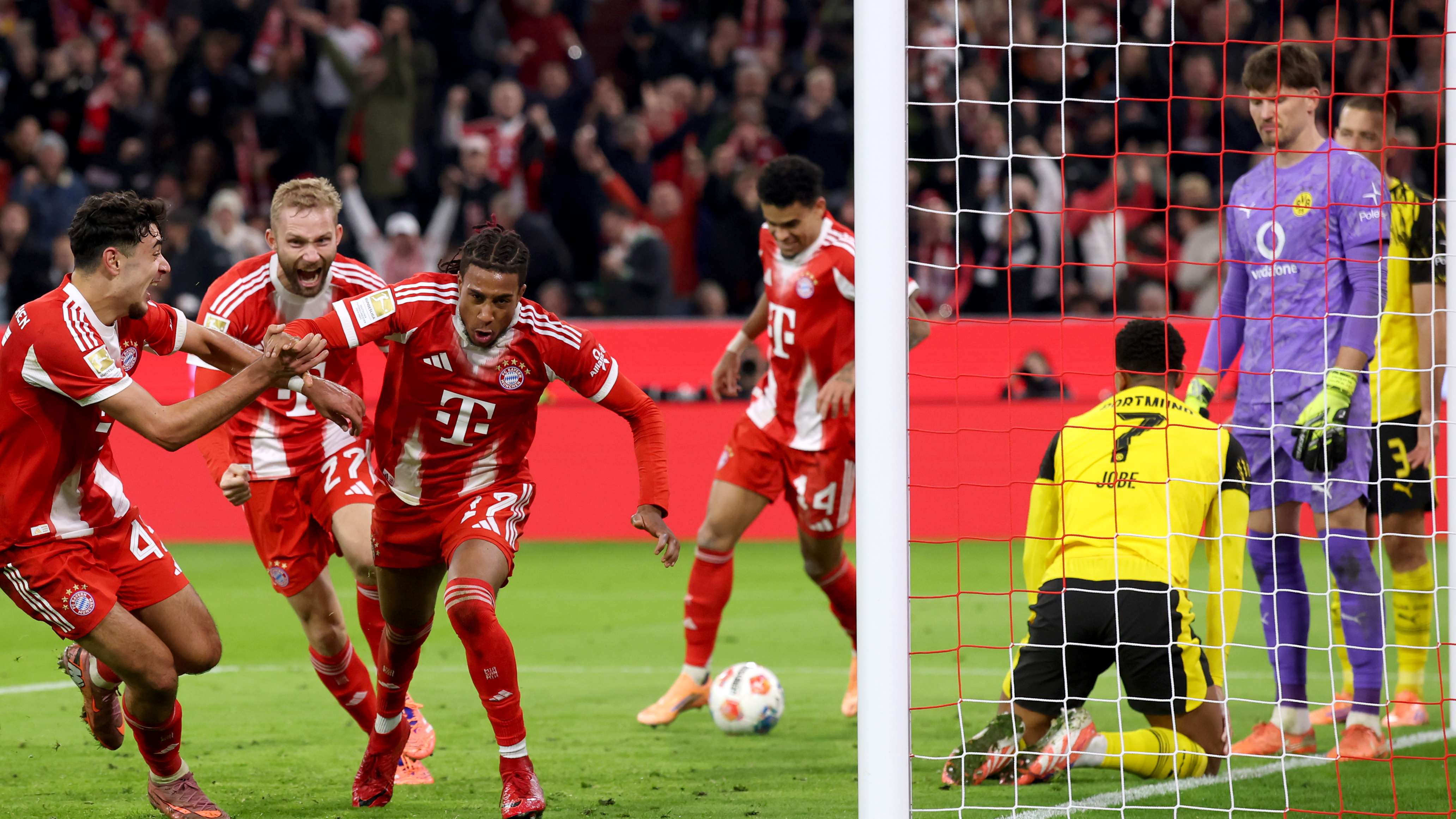 FC Bayern München v Borussia Dortmund - Bundesliga