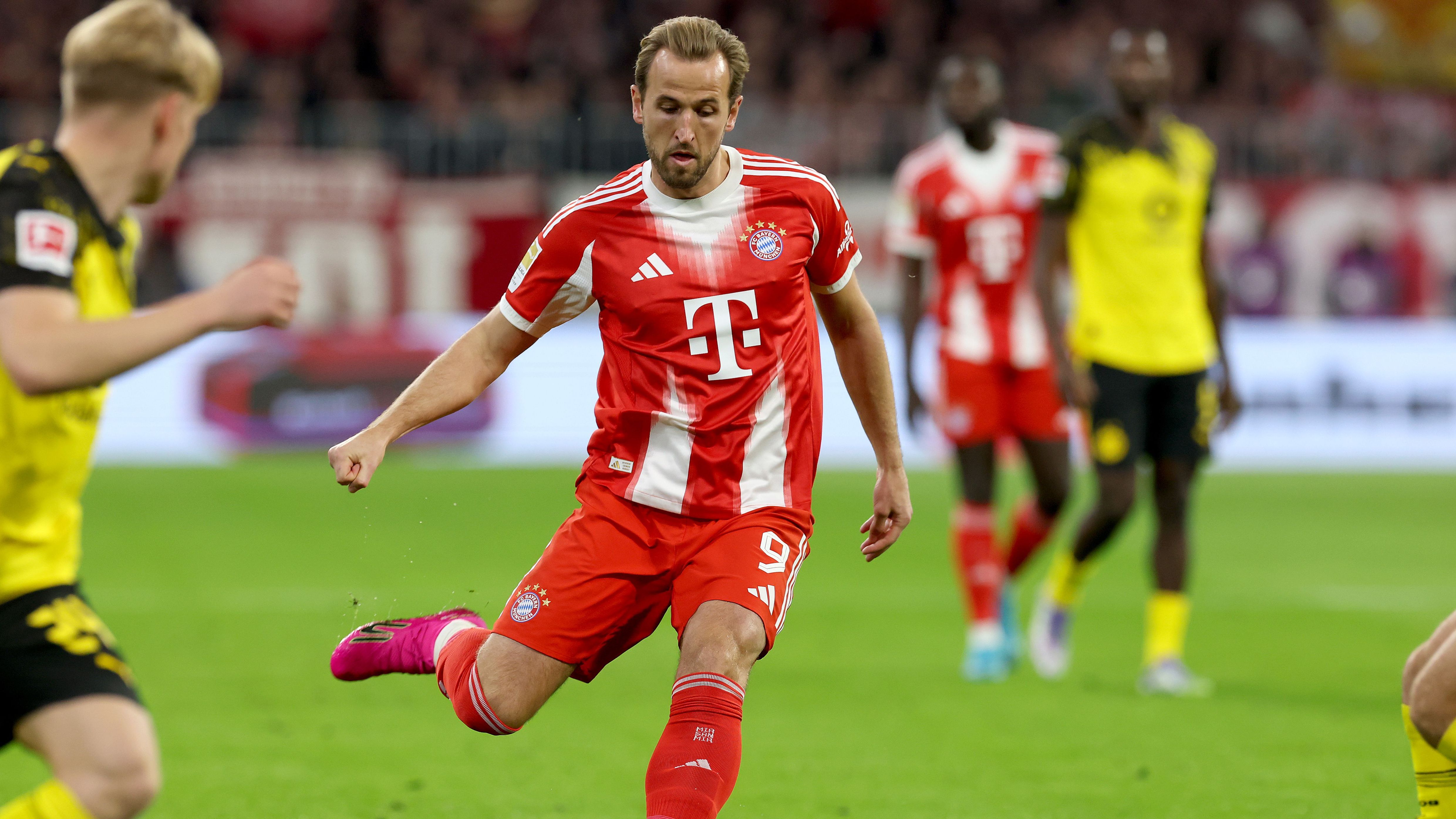 FC Bayern München v Borussia Dortmund - Bundesliga