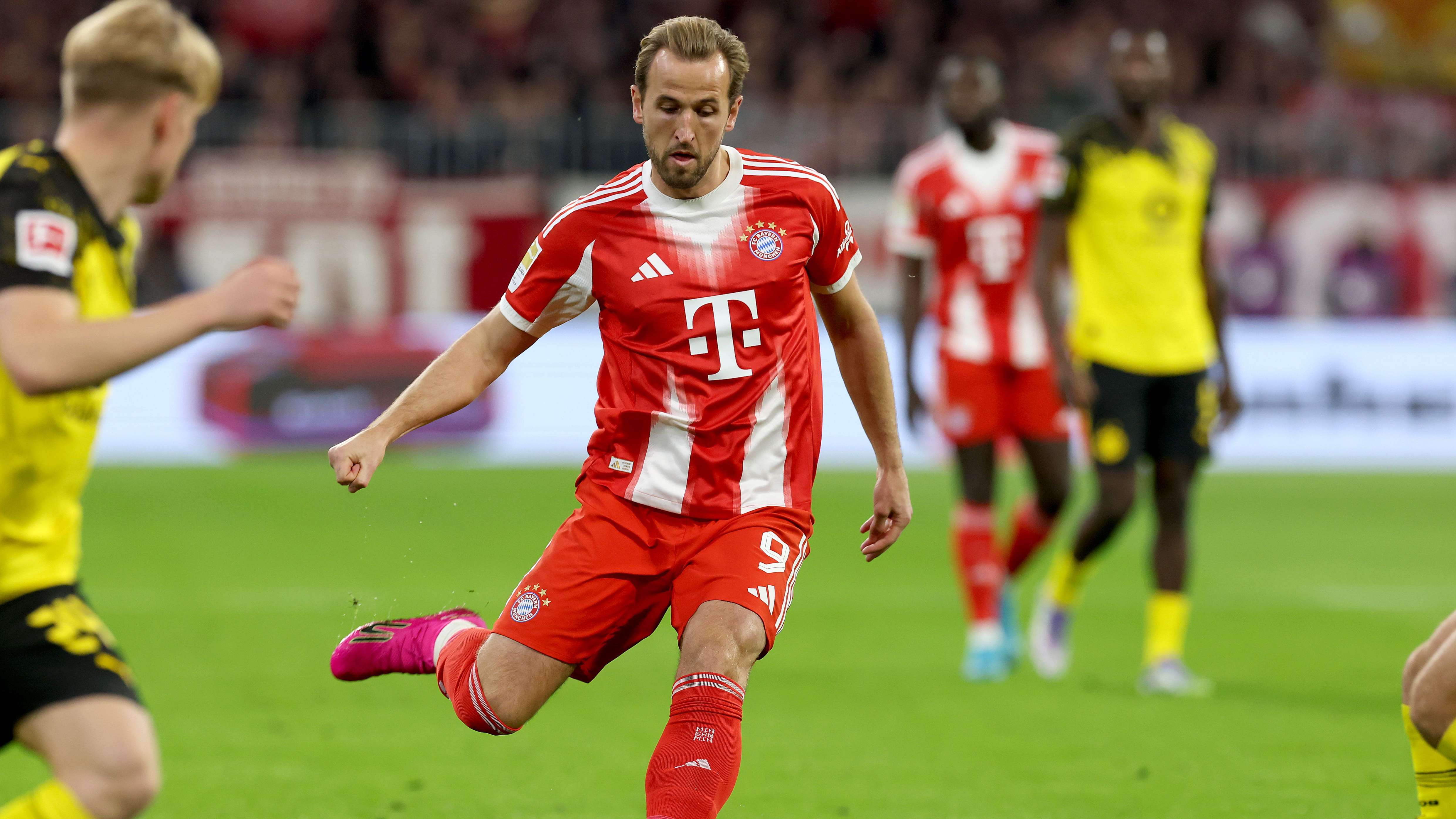 FC Bayern München v Borussia Dortmund - Bundesliga