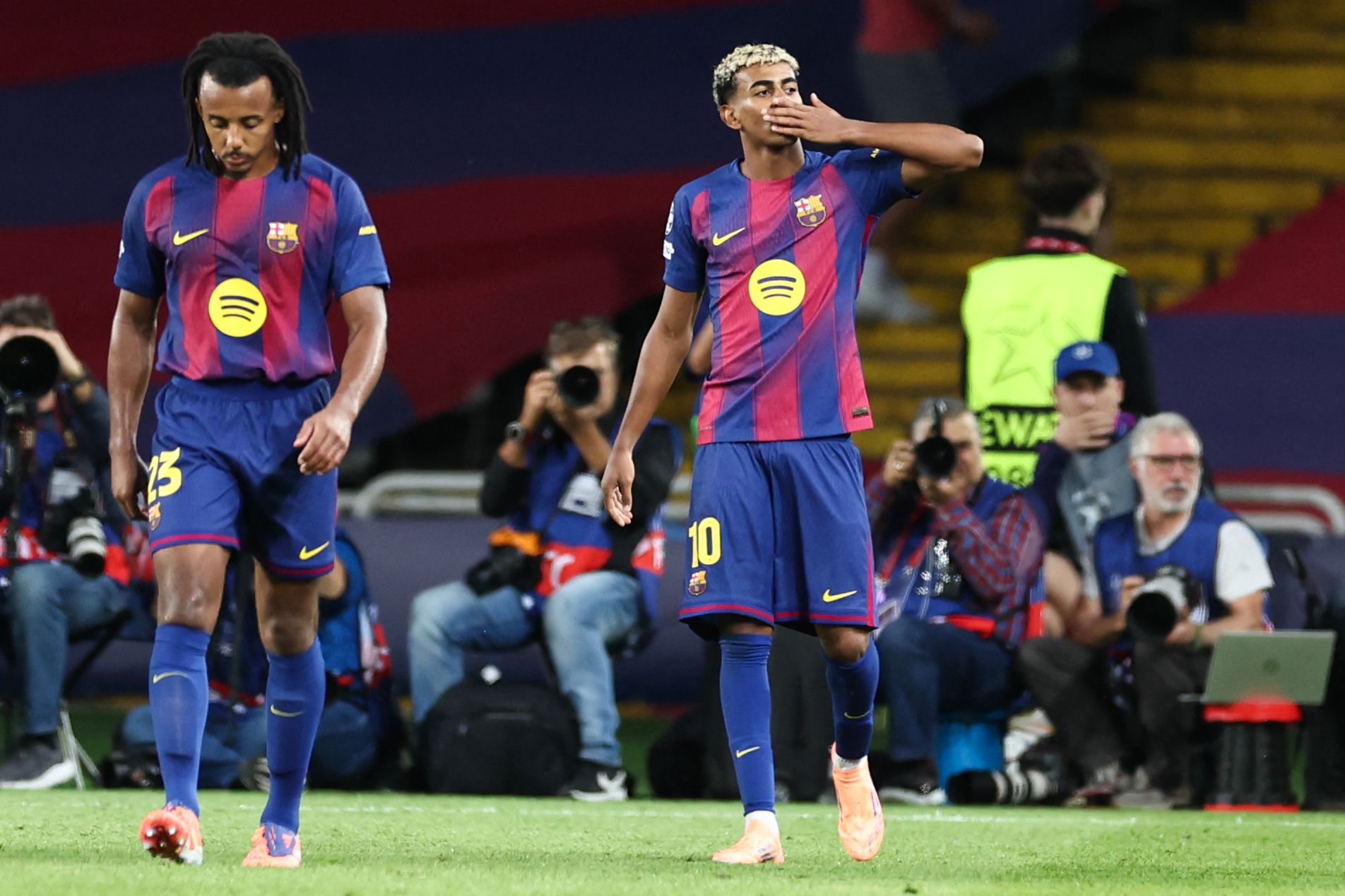 巴塞罗那6-1奥林匹亚科斯，洛佩斯帽子戏法，亚马尔创纪录