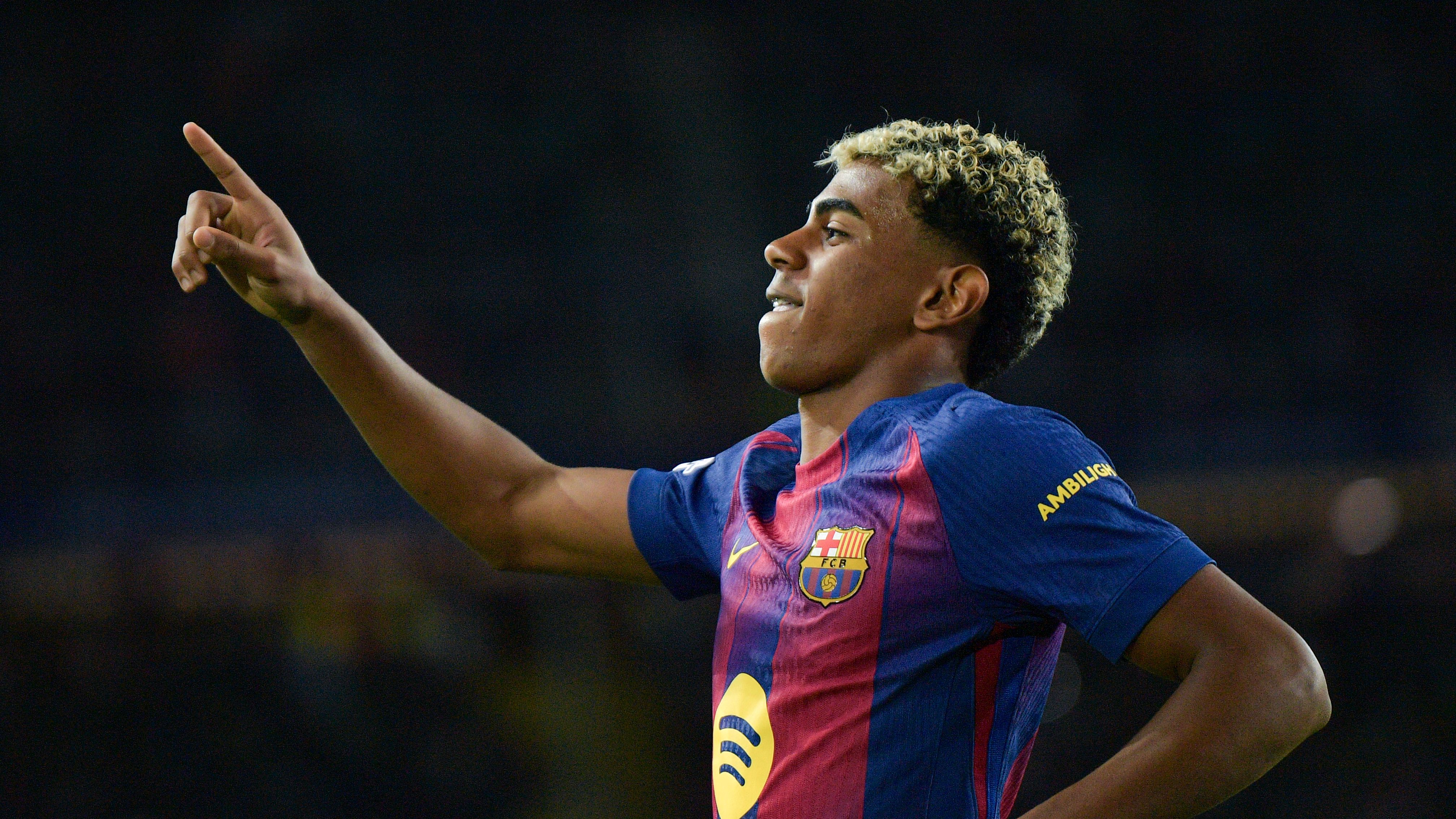 TOPSHOT-FBL-EUR-C1-BARCELONA-OLYMPIAKOS