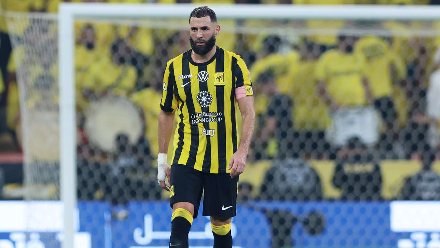 Karim Benzema con la camiseta de Al-Ittihad en la Liga Saudí