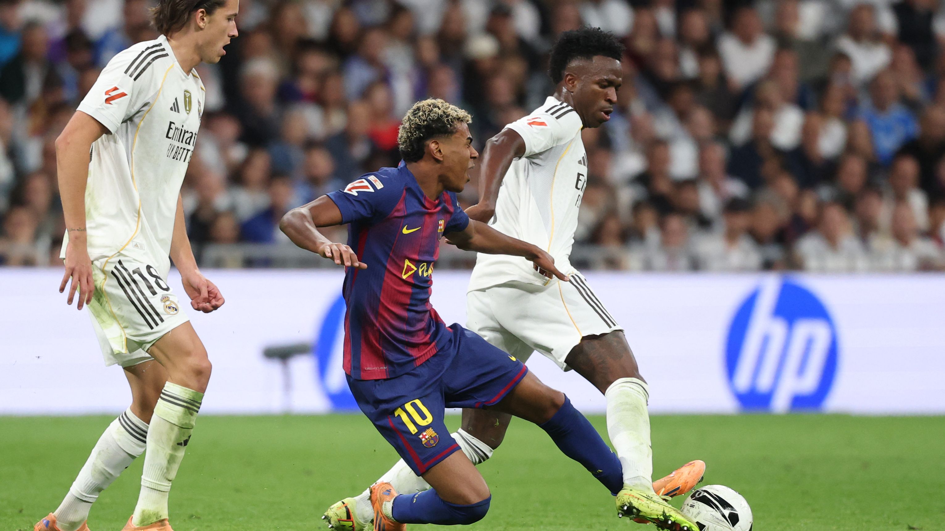 TOPSHOT-FBL-ESP-LIGA-REAL MADRID-BARCELONA