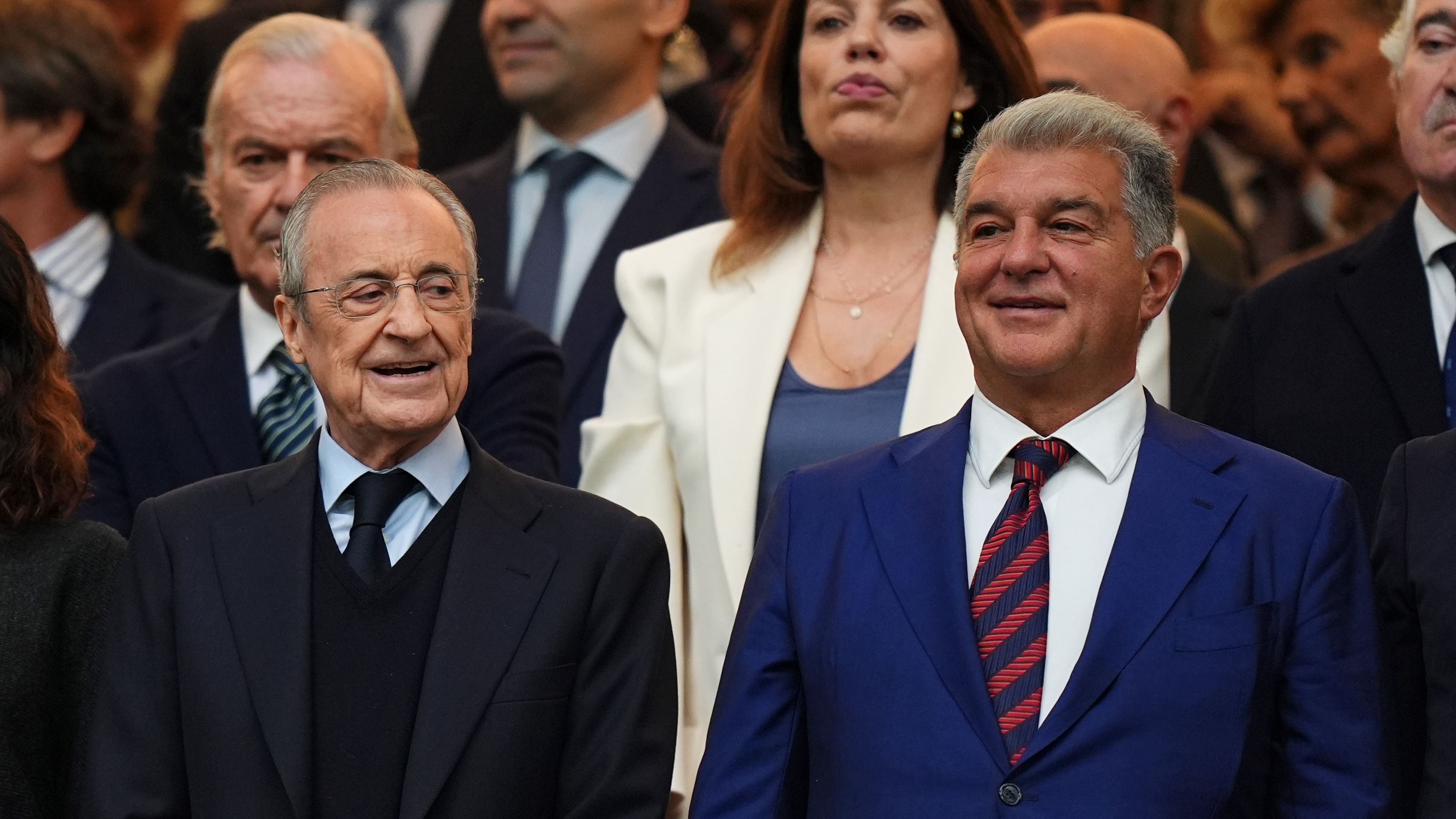 فونت يهدد ريال مدريد بسلاح التحكيم في معركة برشلونة الانتخابية