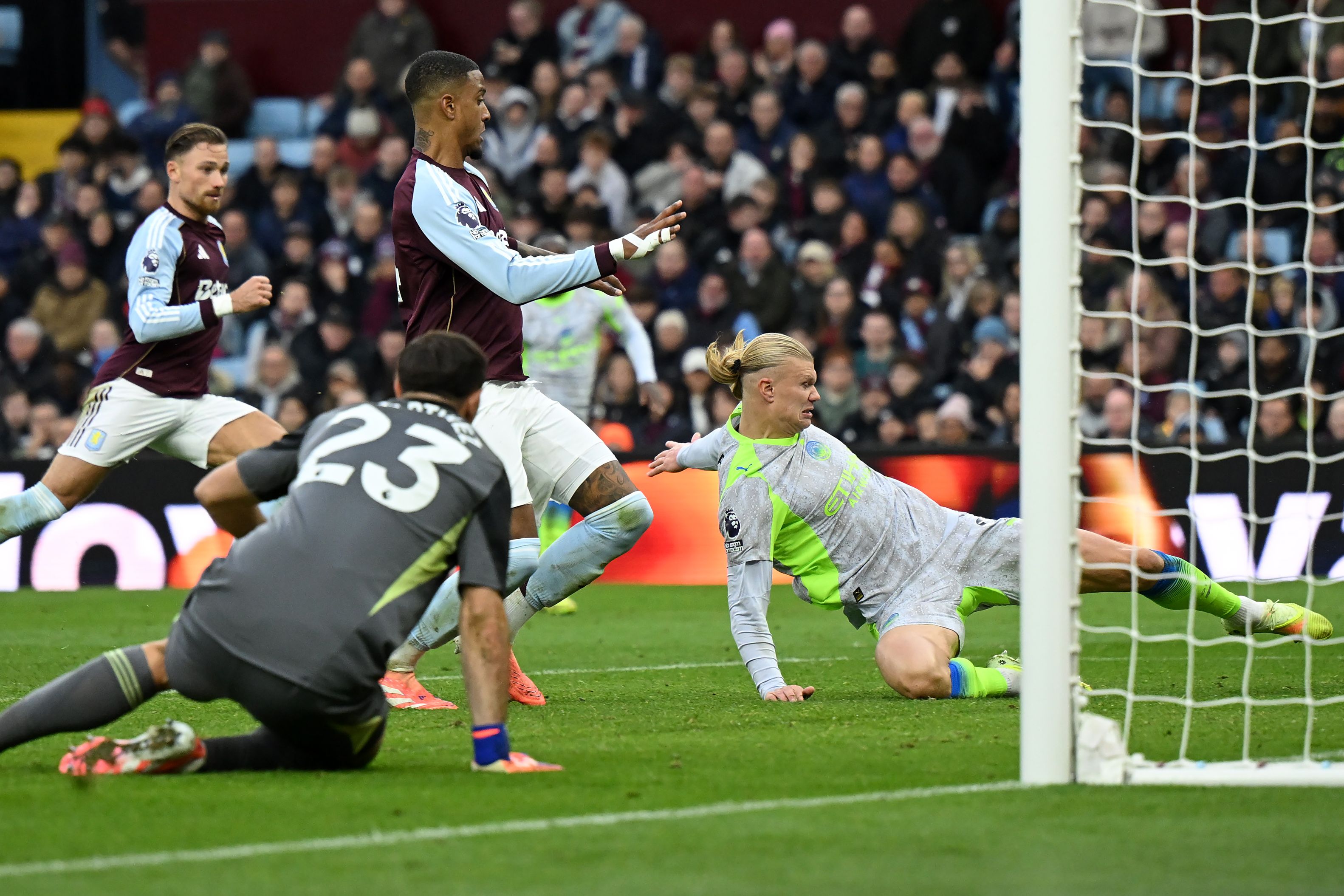 Aston Villa v Manchester City - Premier League