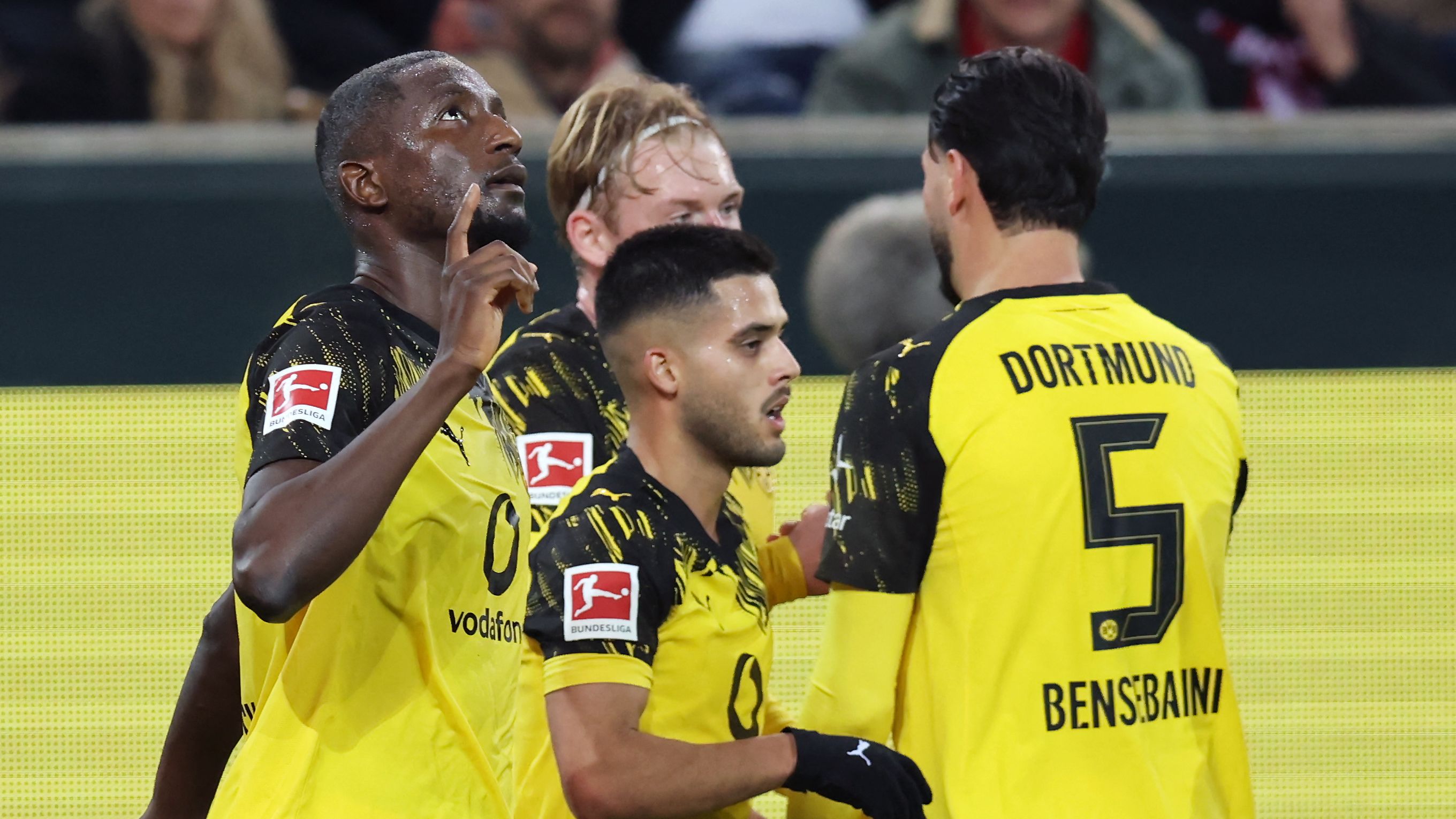 FBL-GER-BUNDESLIGA-AUGSBURG-DORTMUND