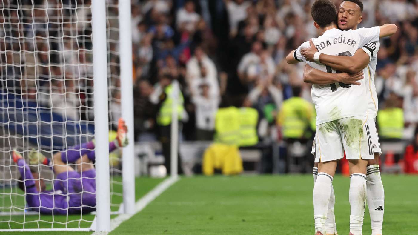 TOPSHOT-FBL-ESP-LIGA-REAL MADRID-VALENCIA