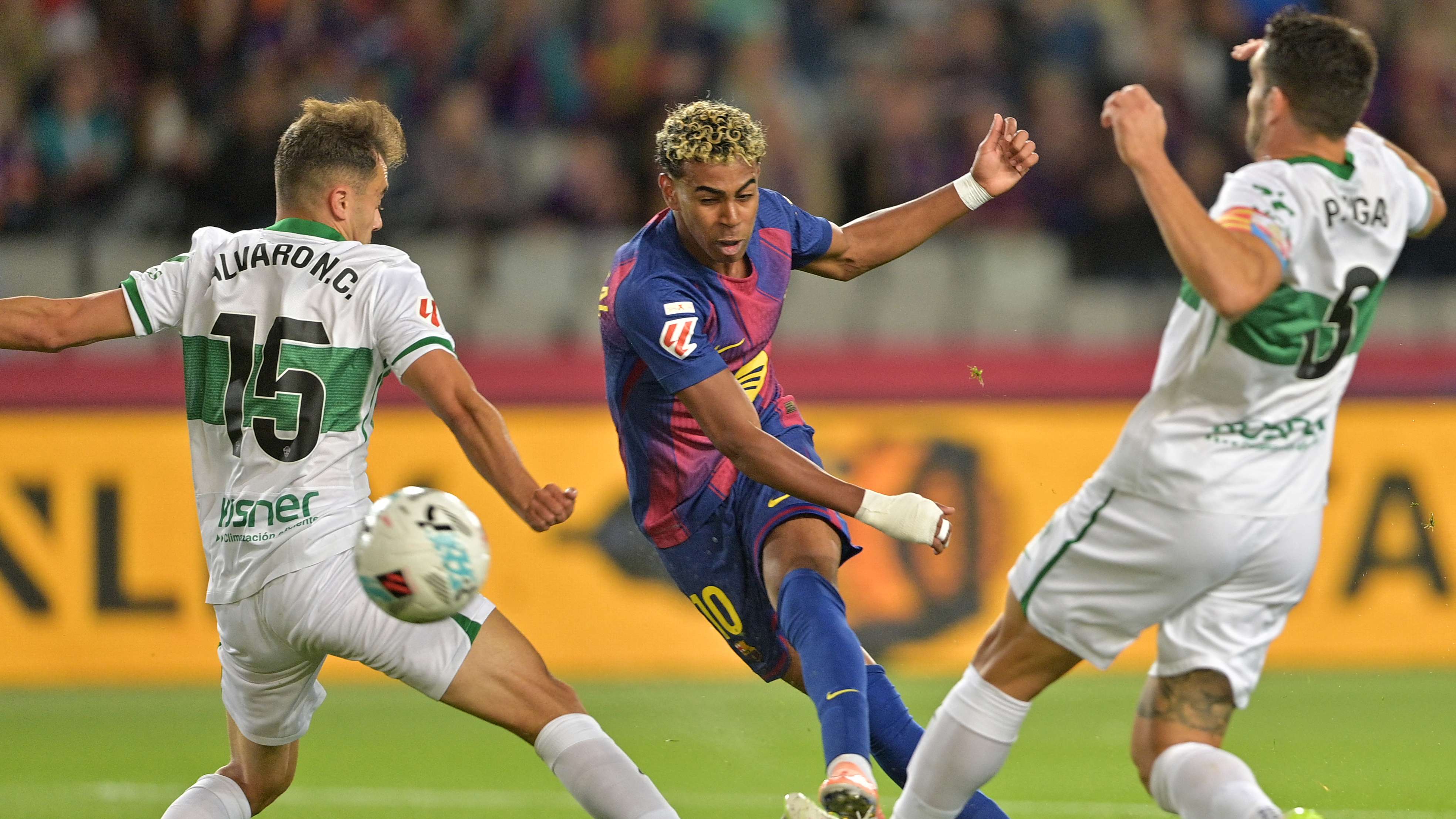 TOPSHOT-FBL-ESP-LIGA-BARCELONA-ELCHE