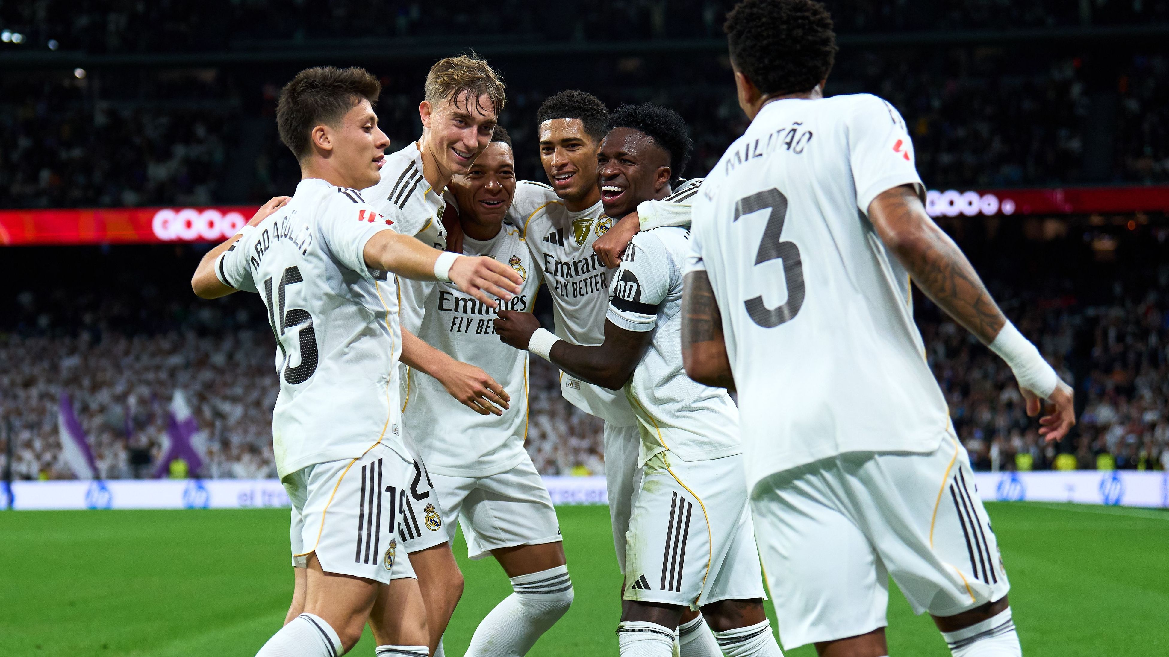 皇家马德里对阵雷耶瓦莱卡诺的比赛照片